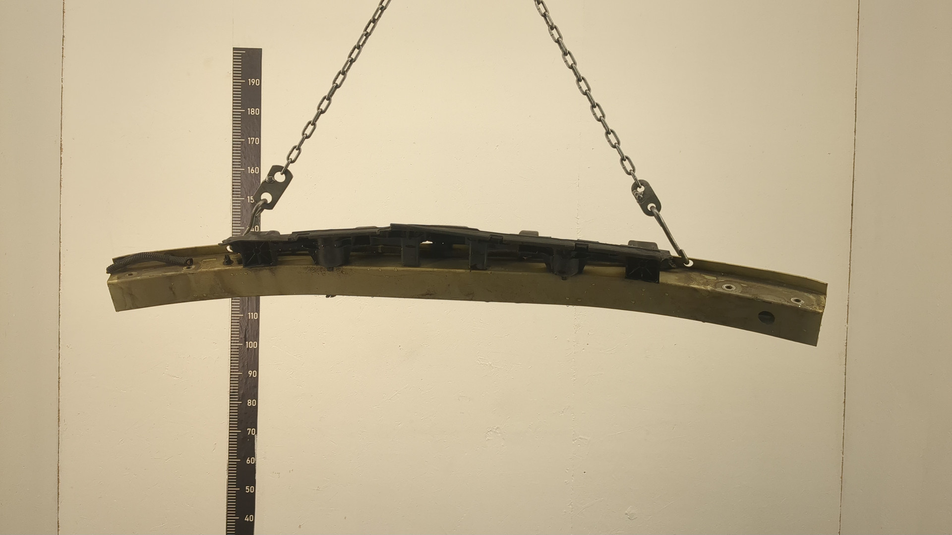 Усилитель переднего бампера