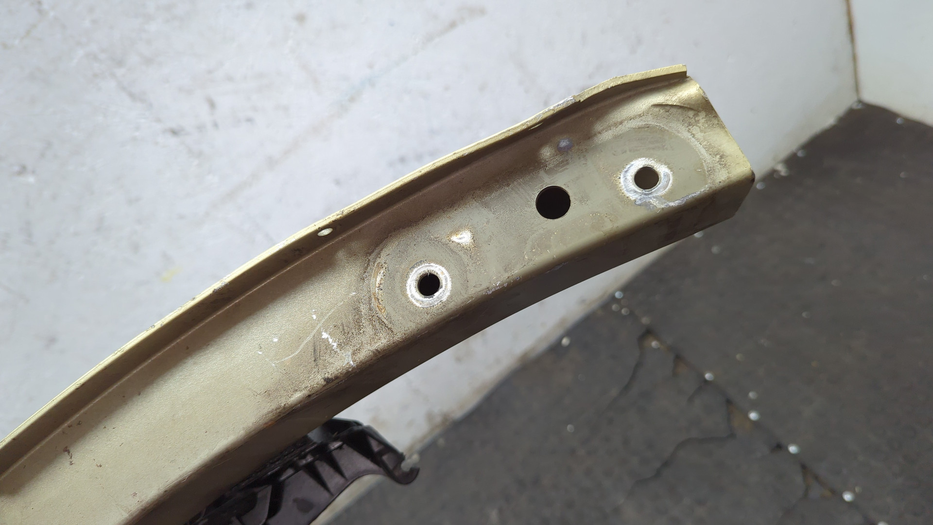 Усилитель переднего бампера