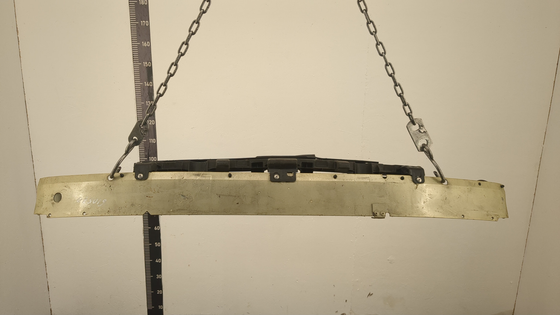 Усилитель переднего бампера