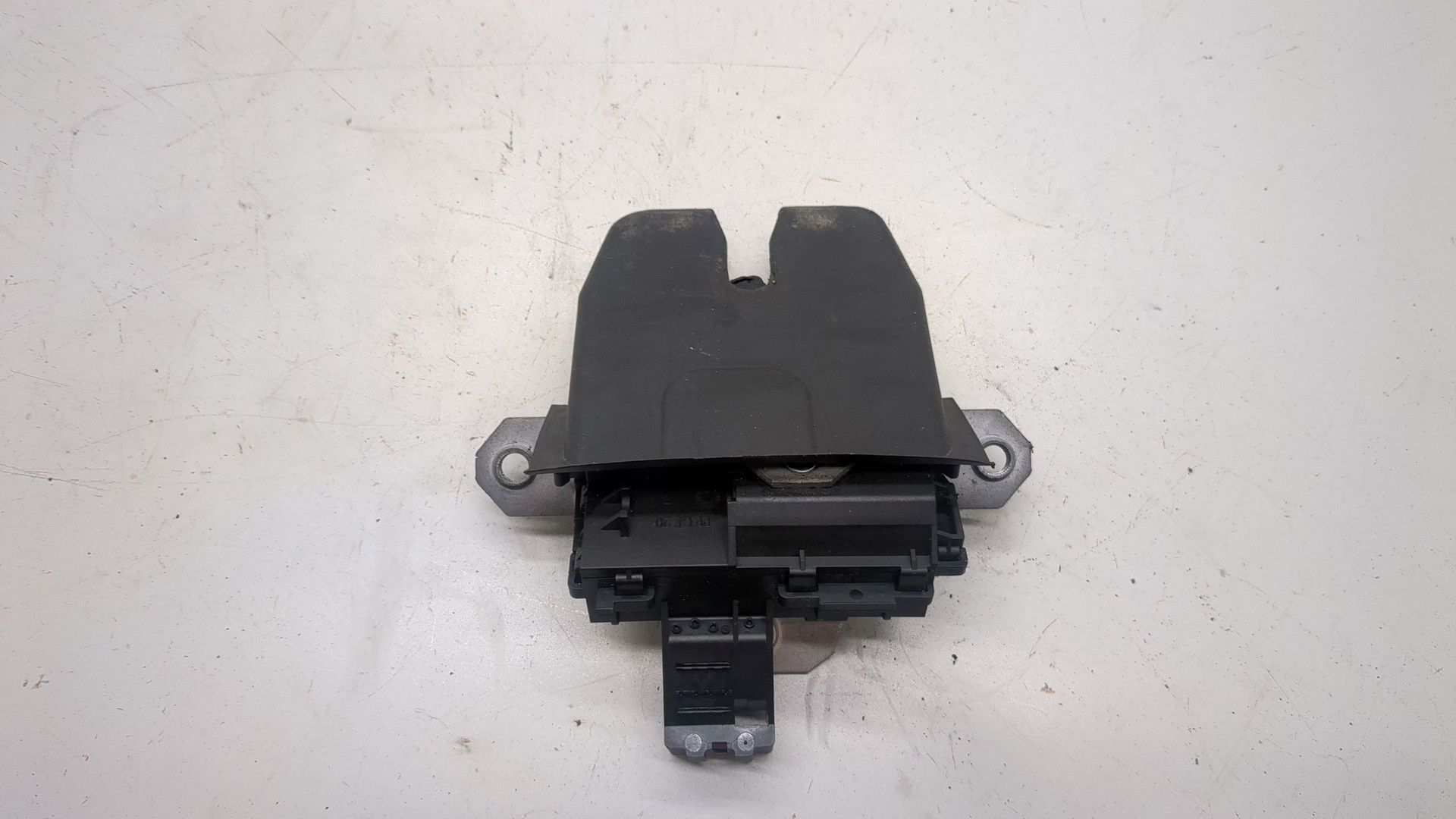 Замок багажника