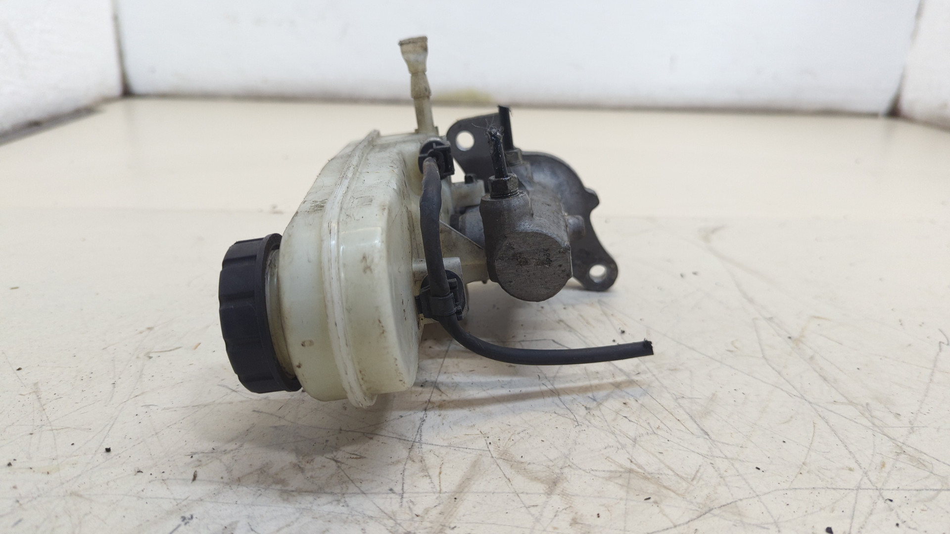 Цилиндр тормозной главный