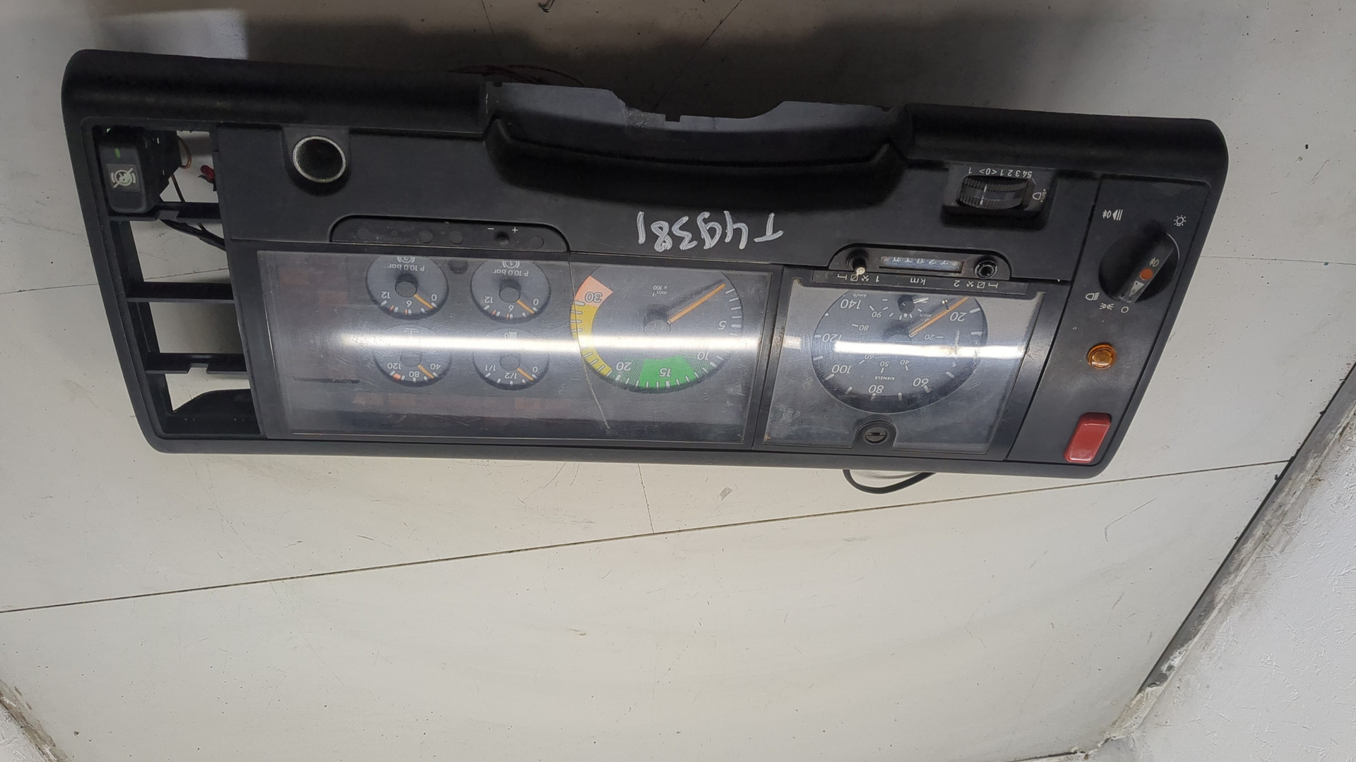 Панель приборов