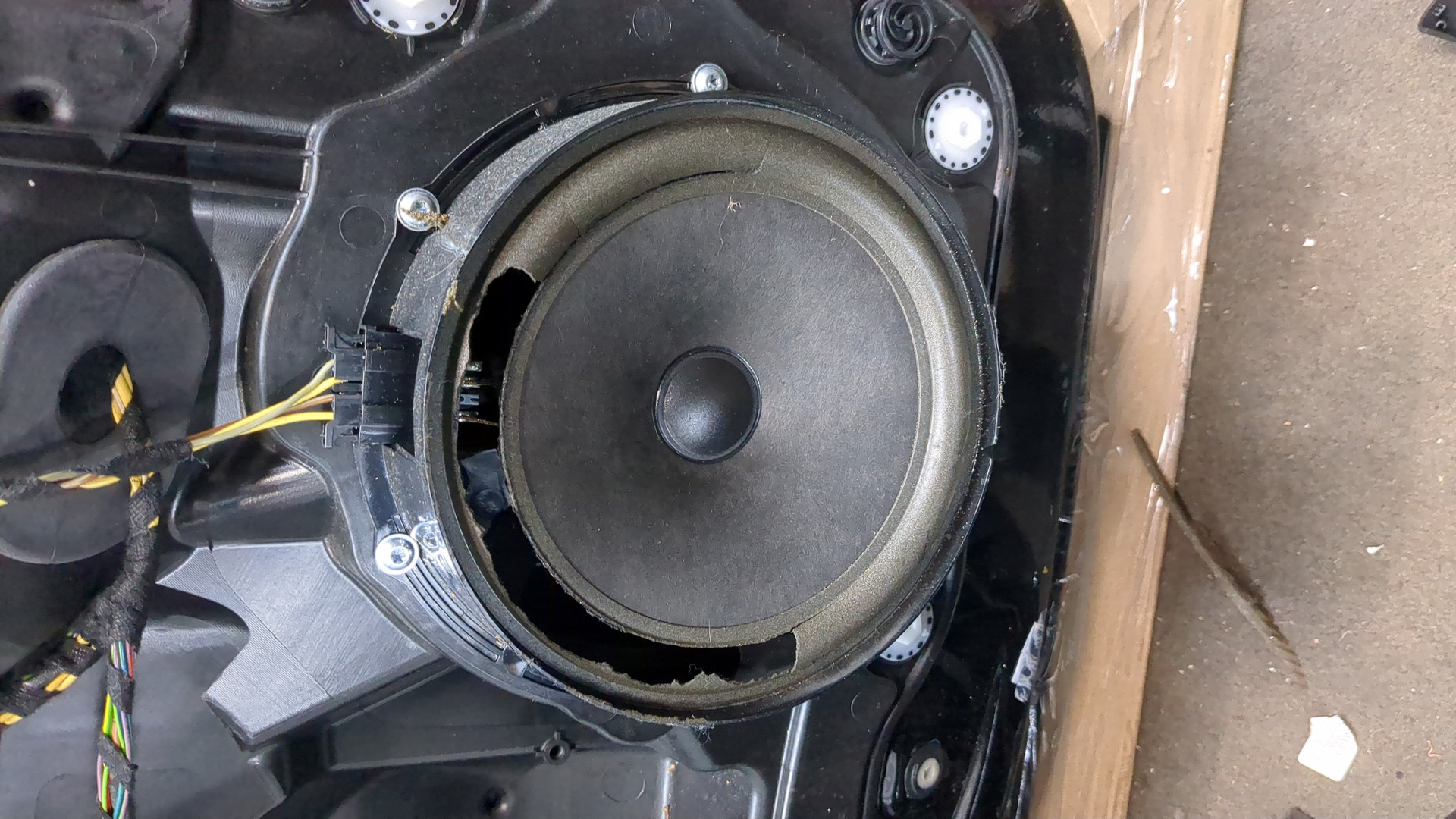 Дверь задняя левая