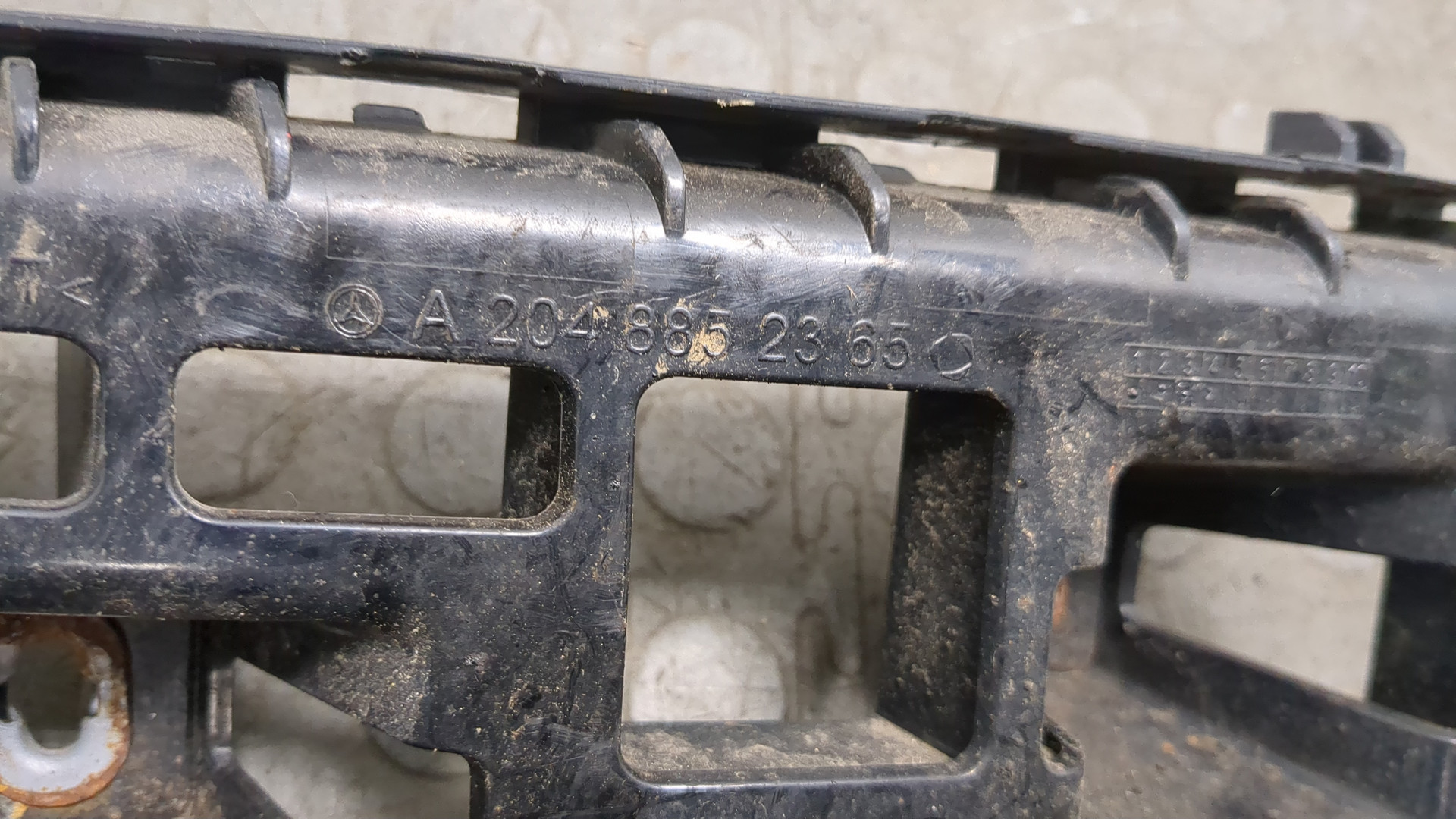 Кронштейн заднего бампера левый