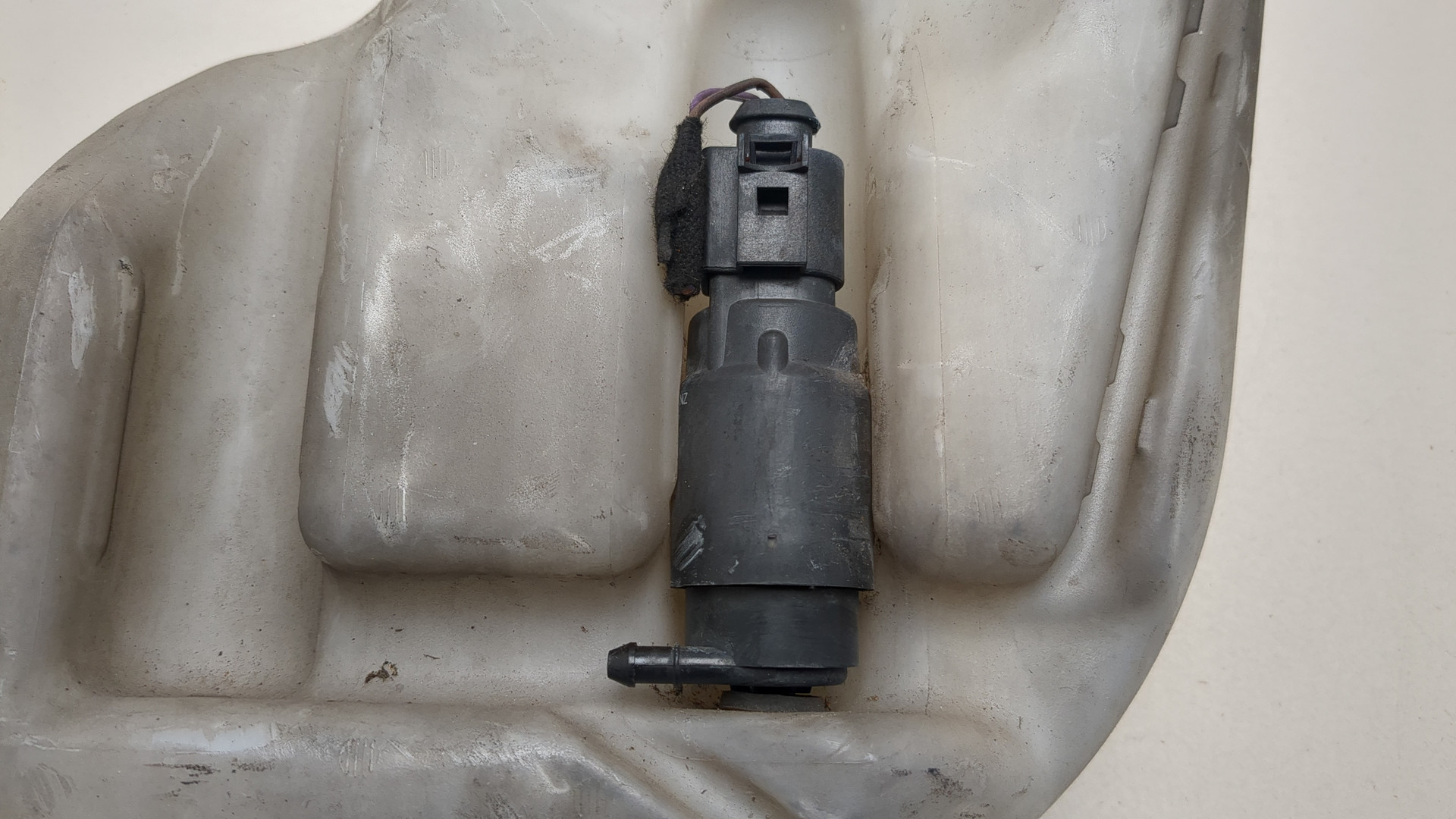 Бачок омывателя лобового стекла