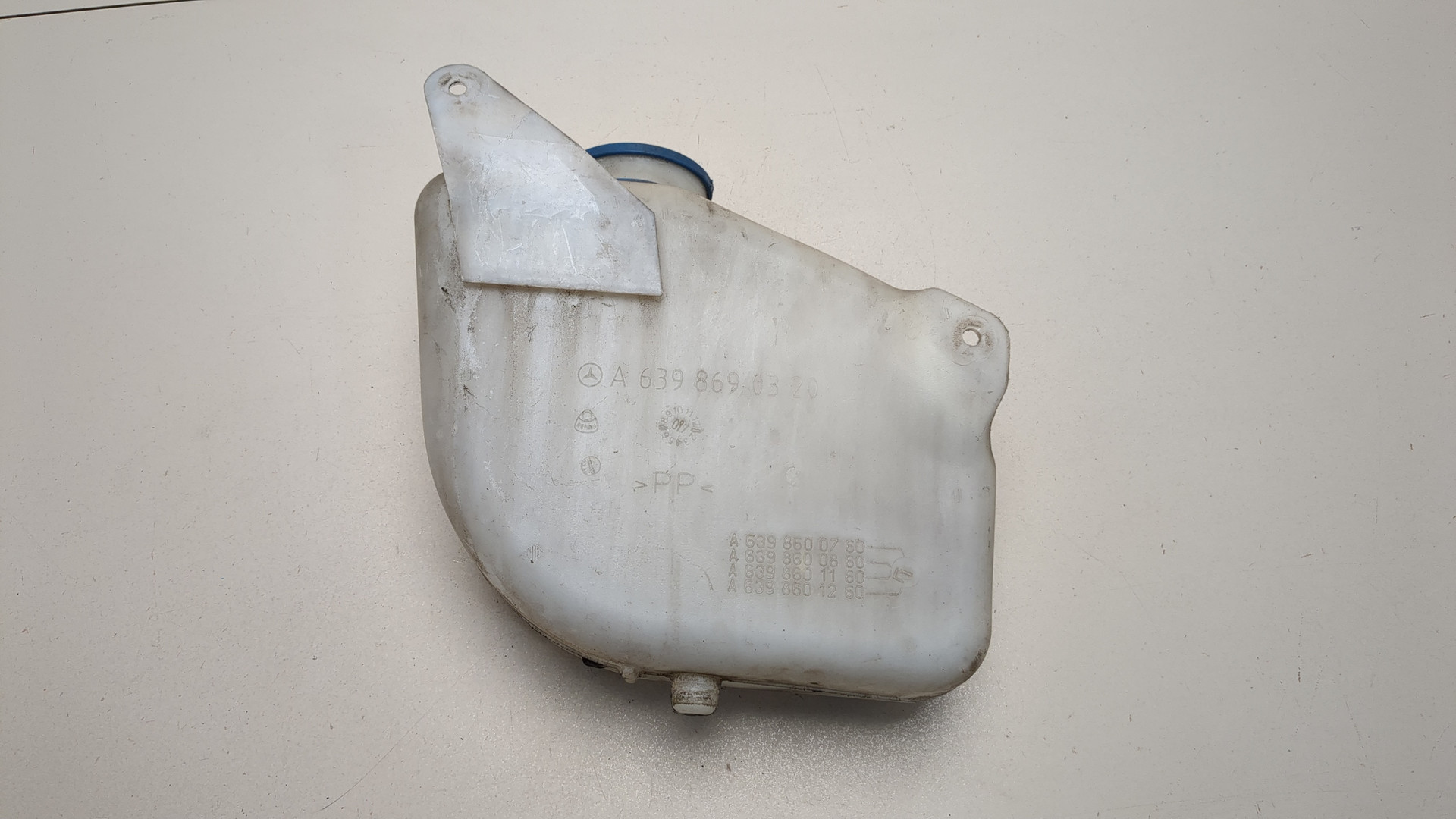 Бачок омывателя лобового стекла