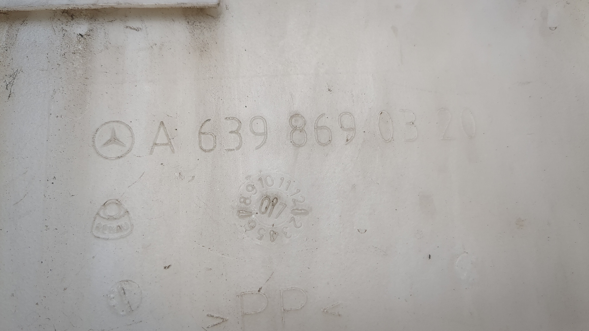 Бачок омывателя лобового стекла