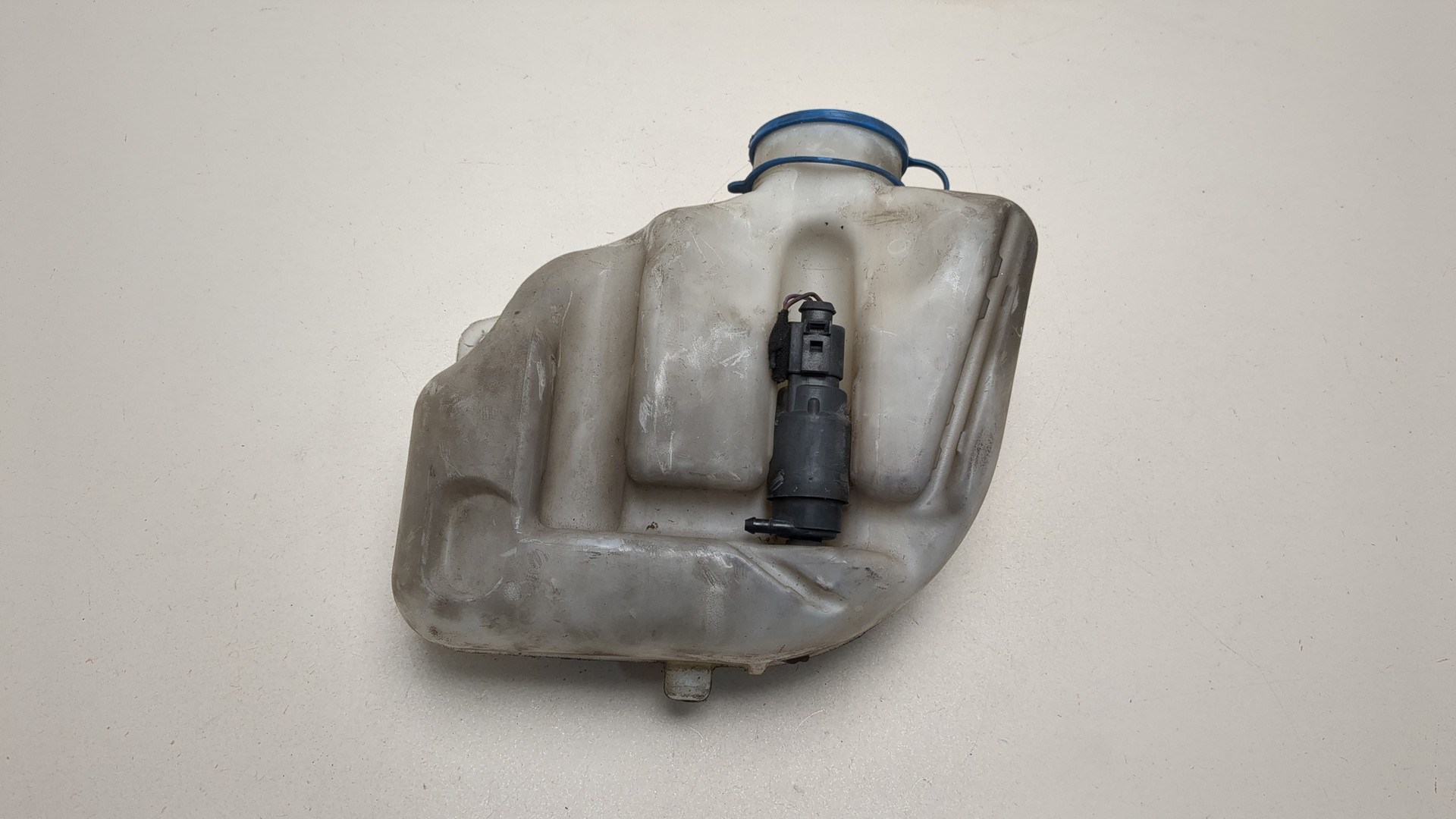 Бачок омывателя лобового стекла