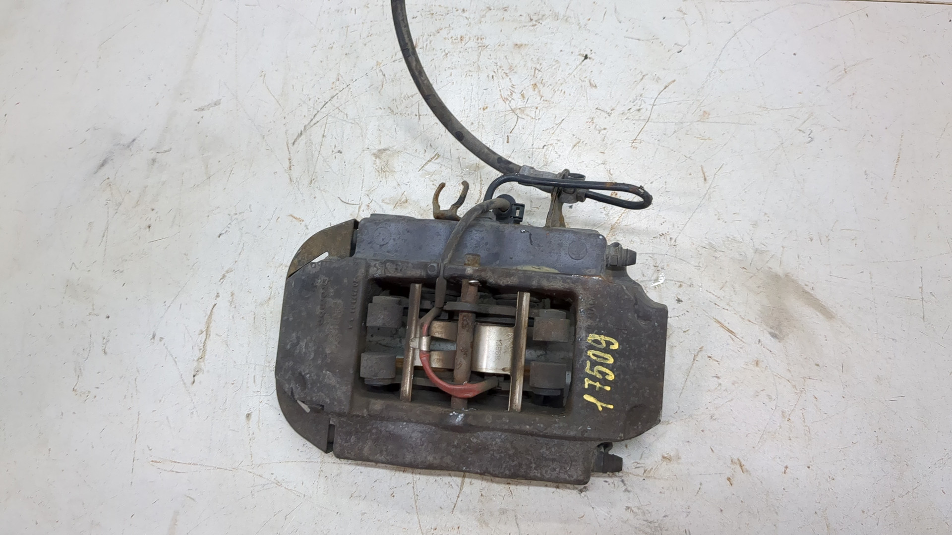 Суппорт задний левый