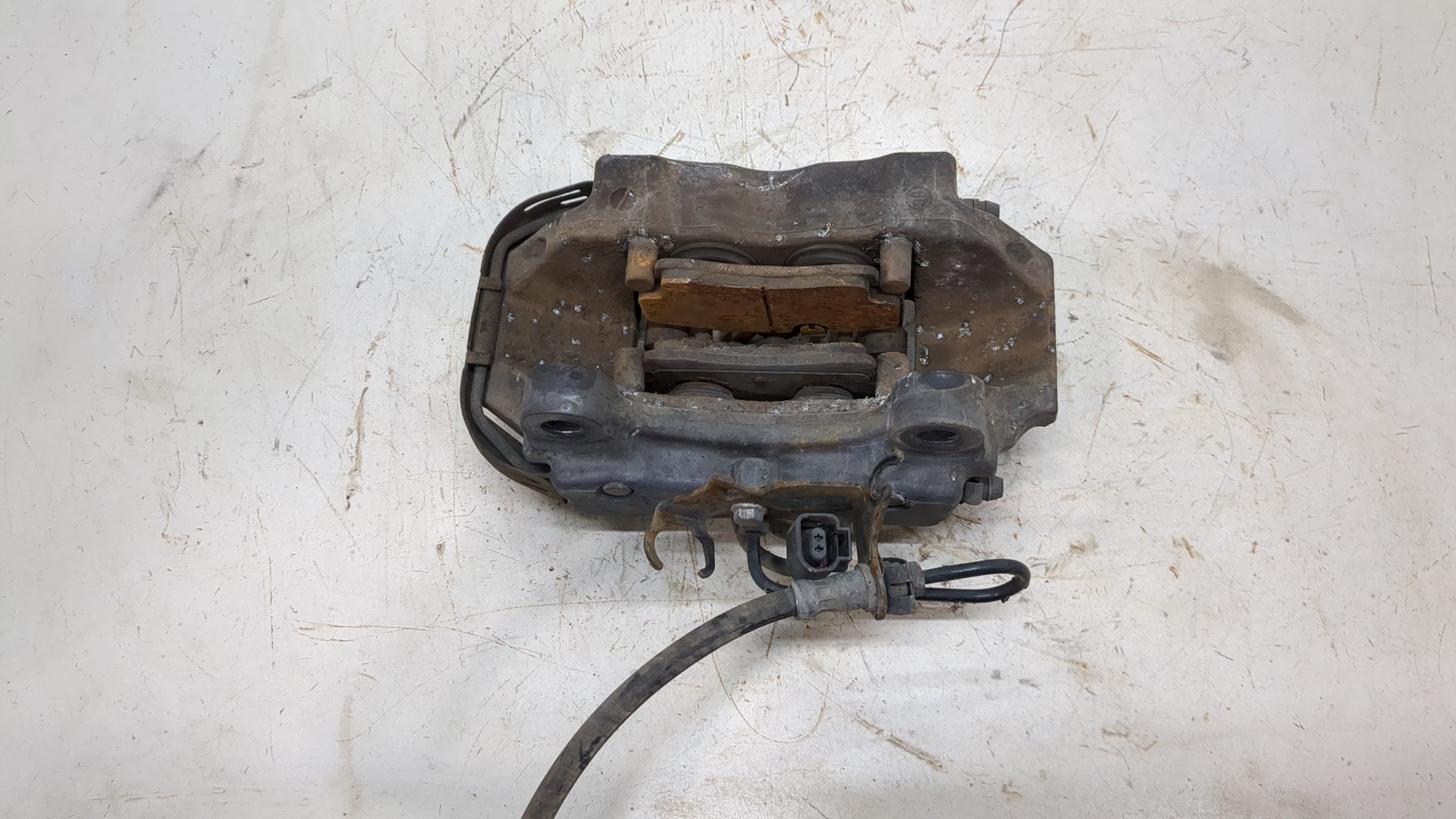 Суппорт задний левый