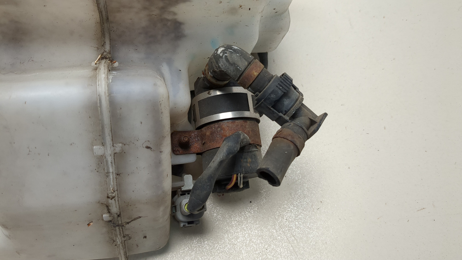 Бачок омывателя лобового стекла