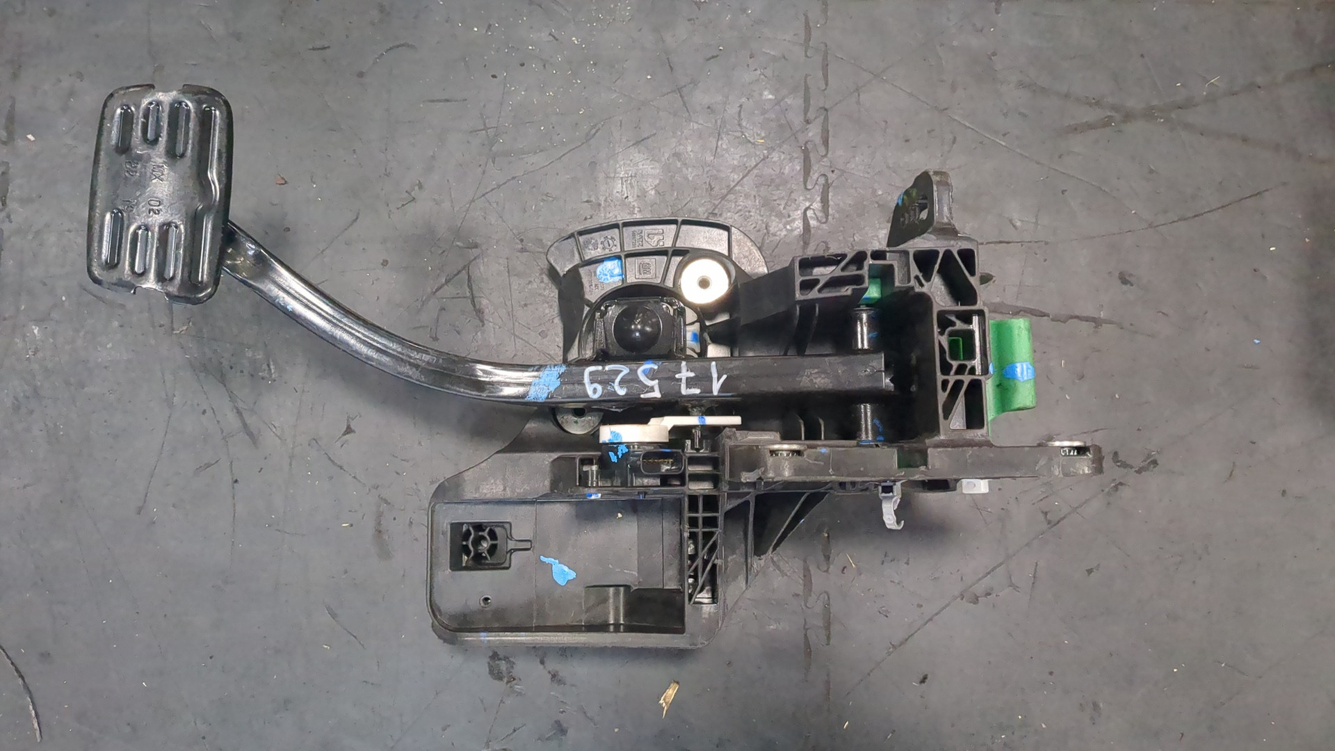 Педаль тормоза