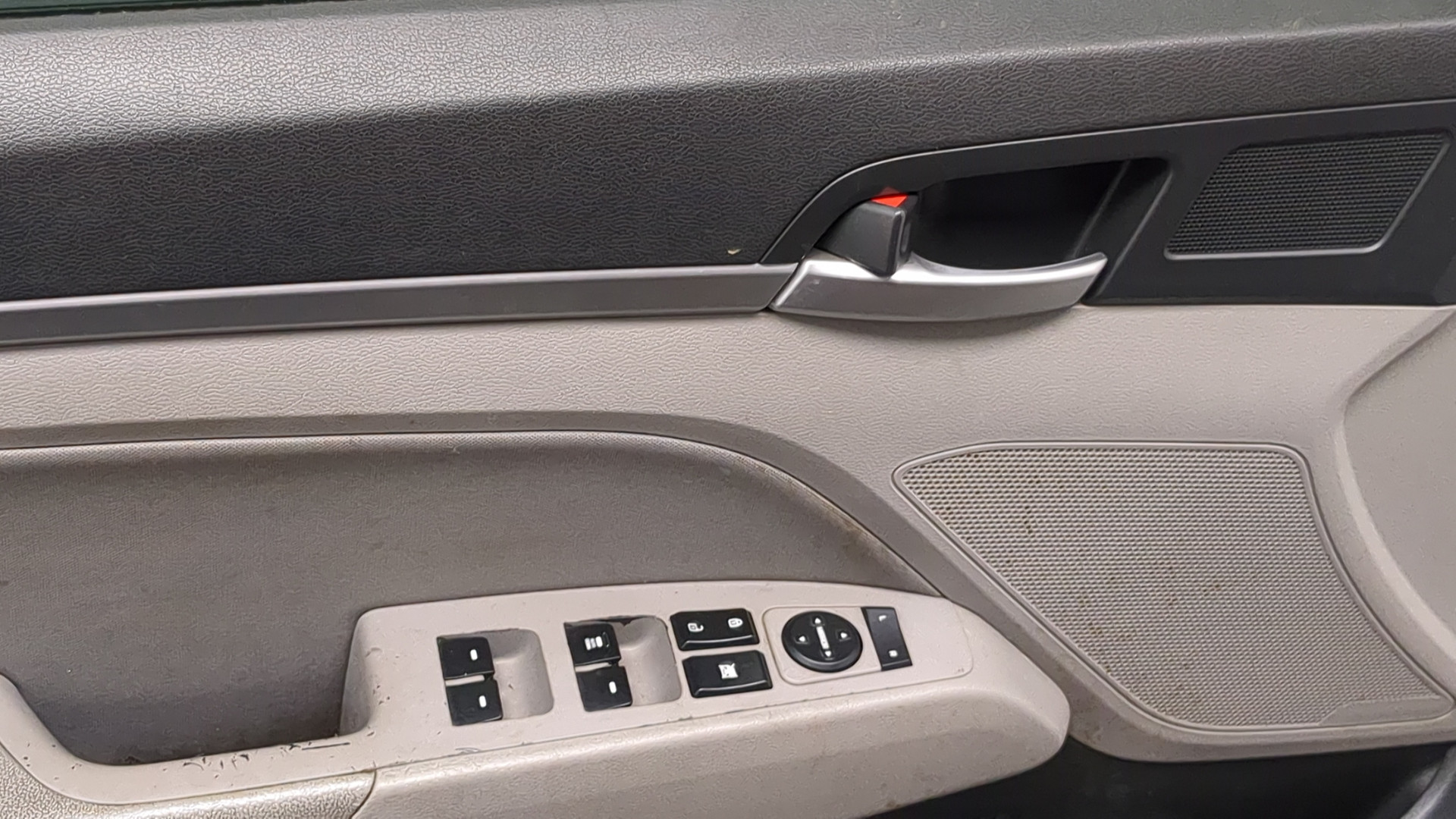 Дверь передняя левая