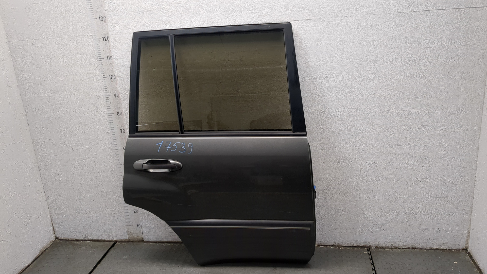 Дверь задняя правая