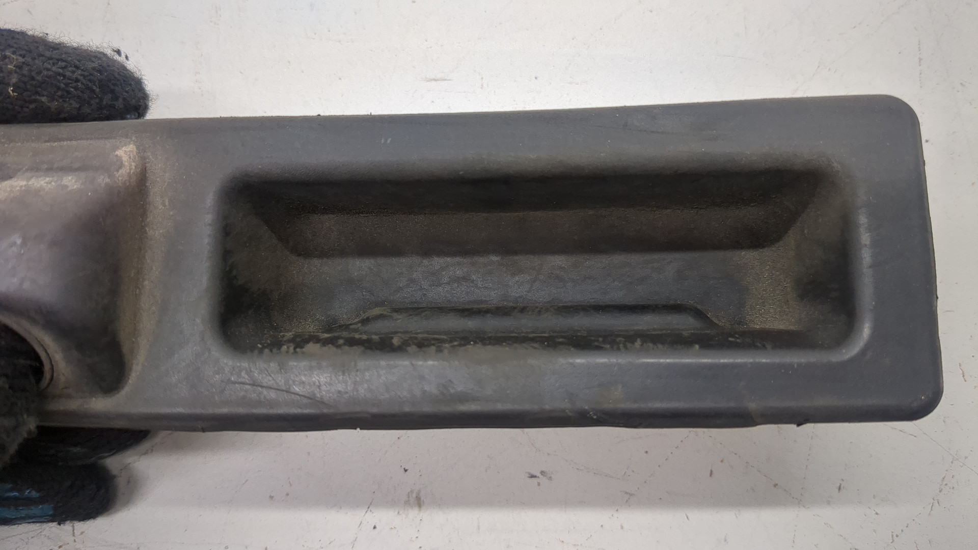 Кнопка открывания багажника