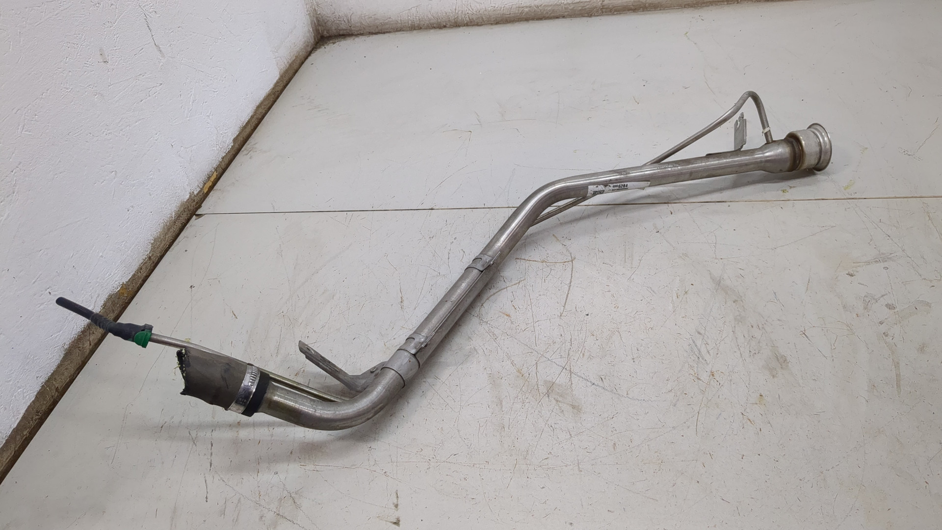 Горловина топливного бака