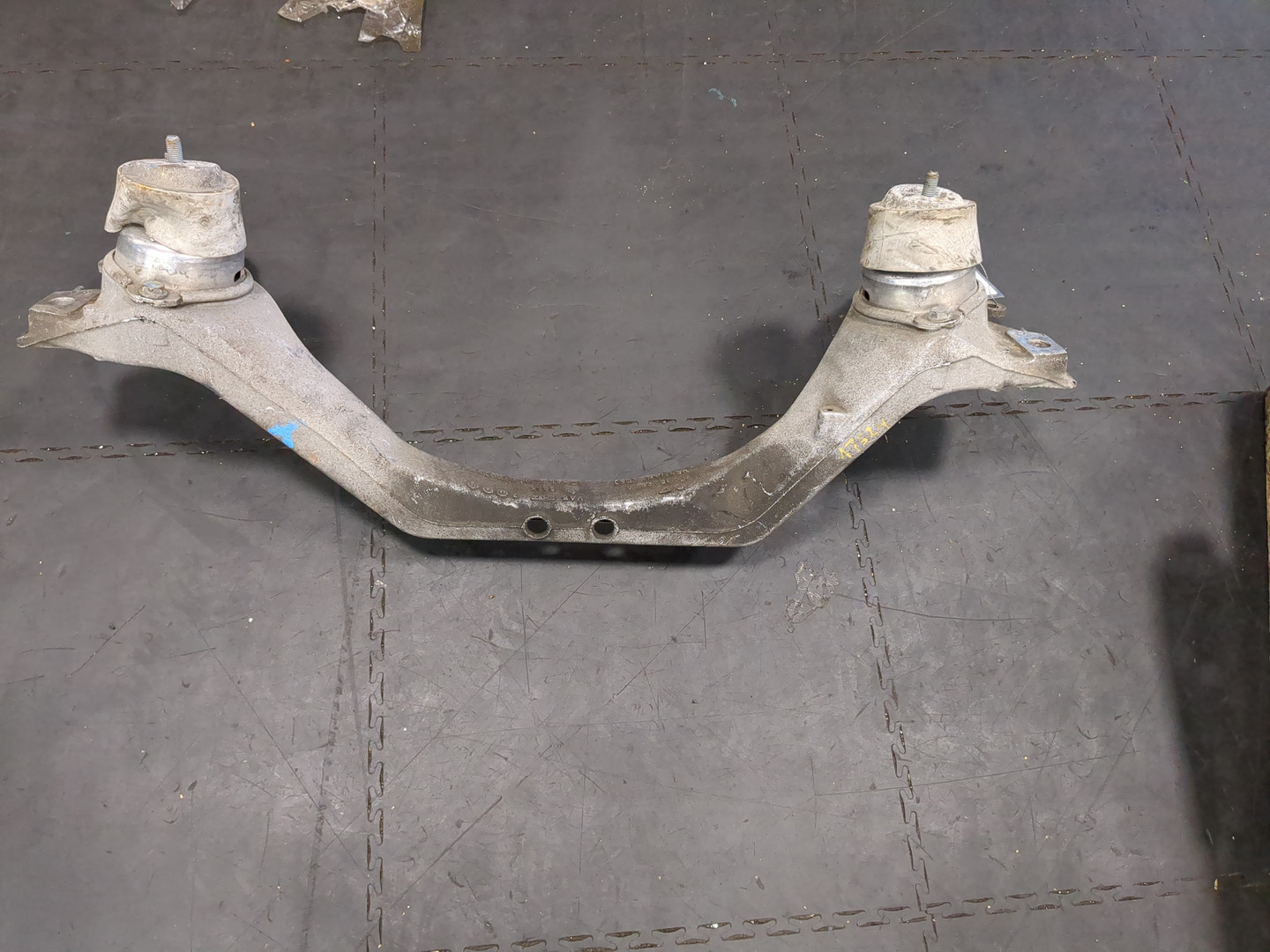 Балка подмоторная