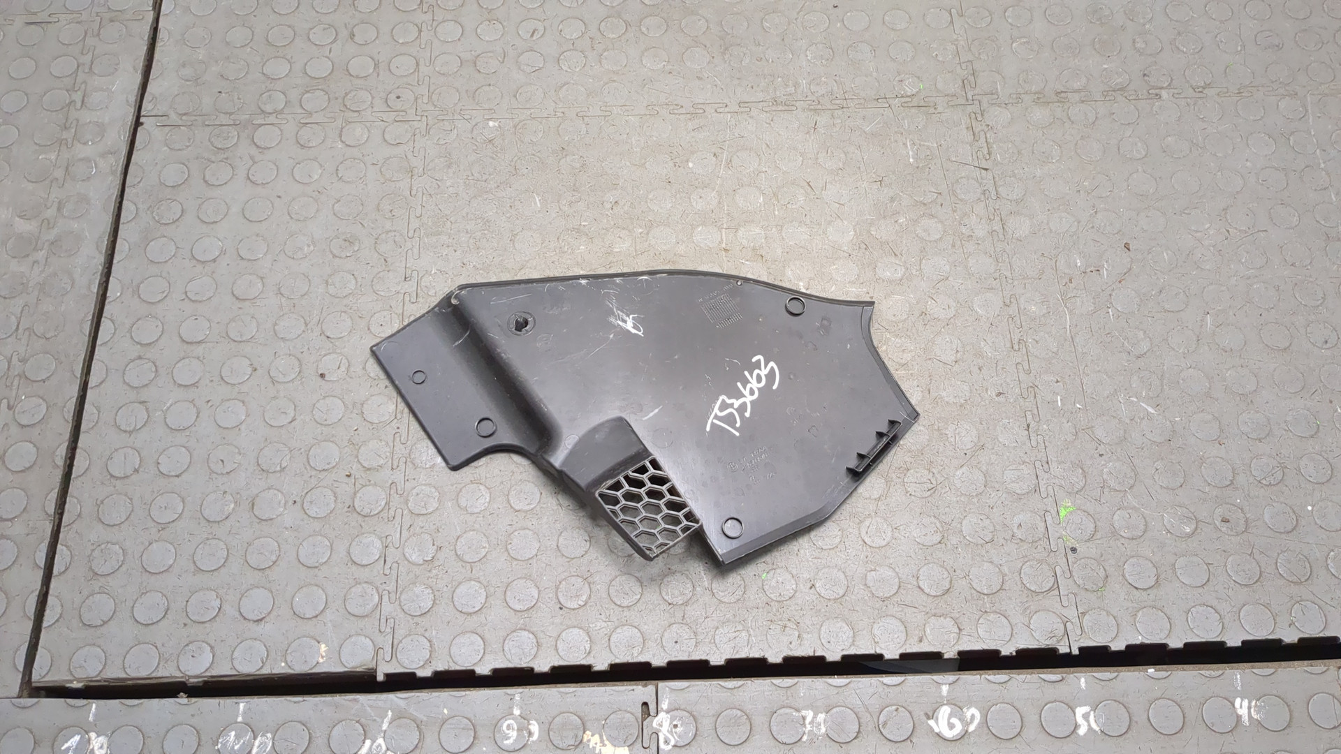 Решетка стеклоочистителей (Жабо)