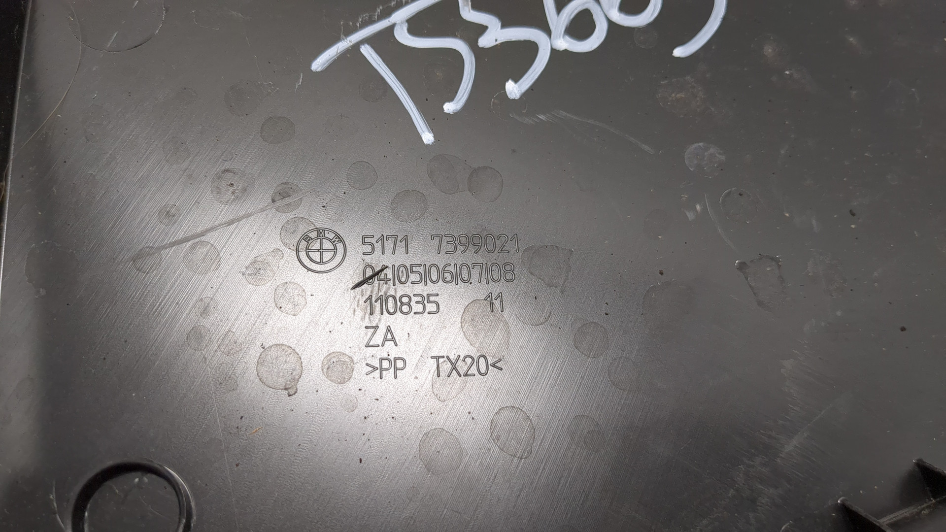 Решетка стеклоочистителей (Жабо)