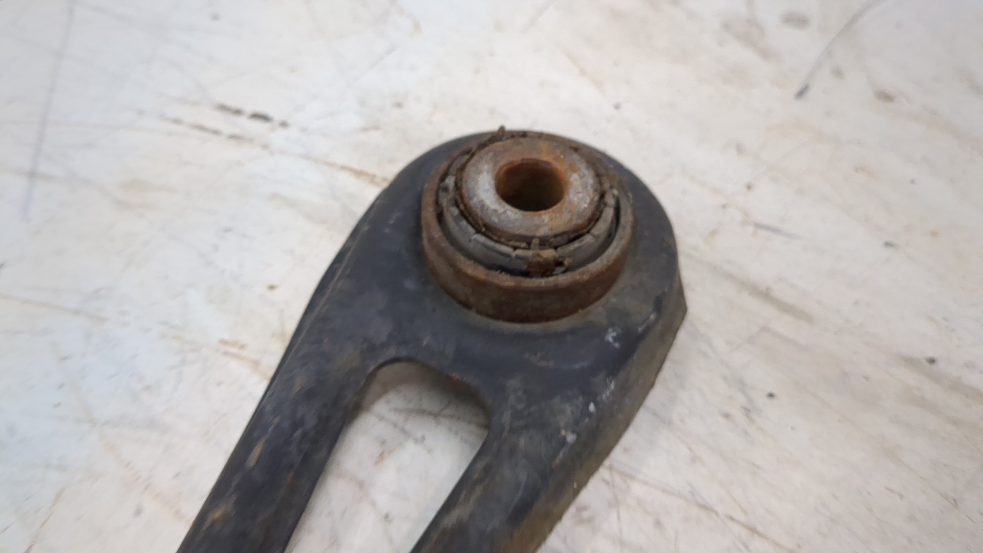 Рычаг задний