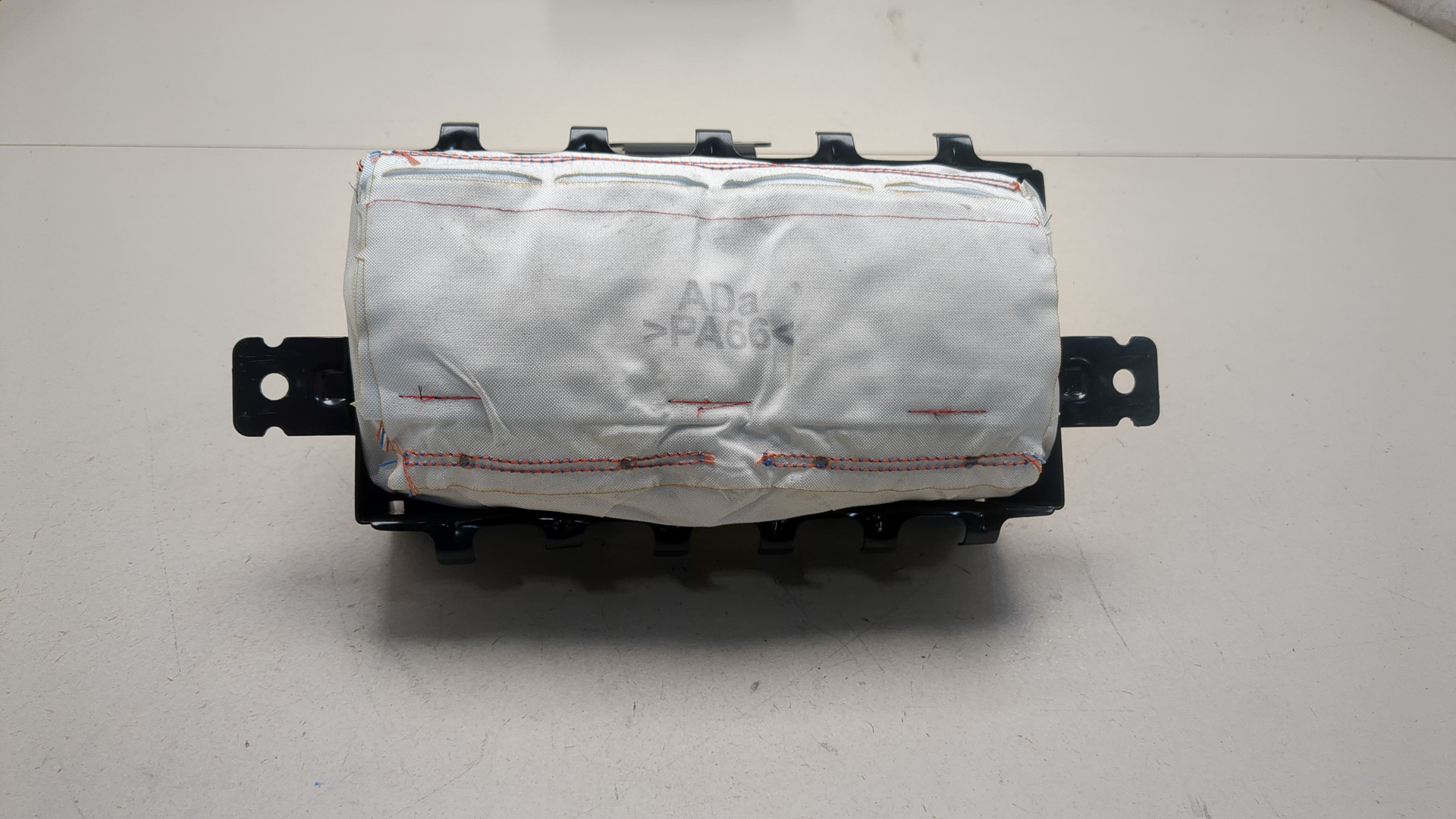 Подушка безопасности пассажирская (в торпедо)