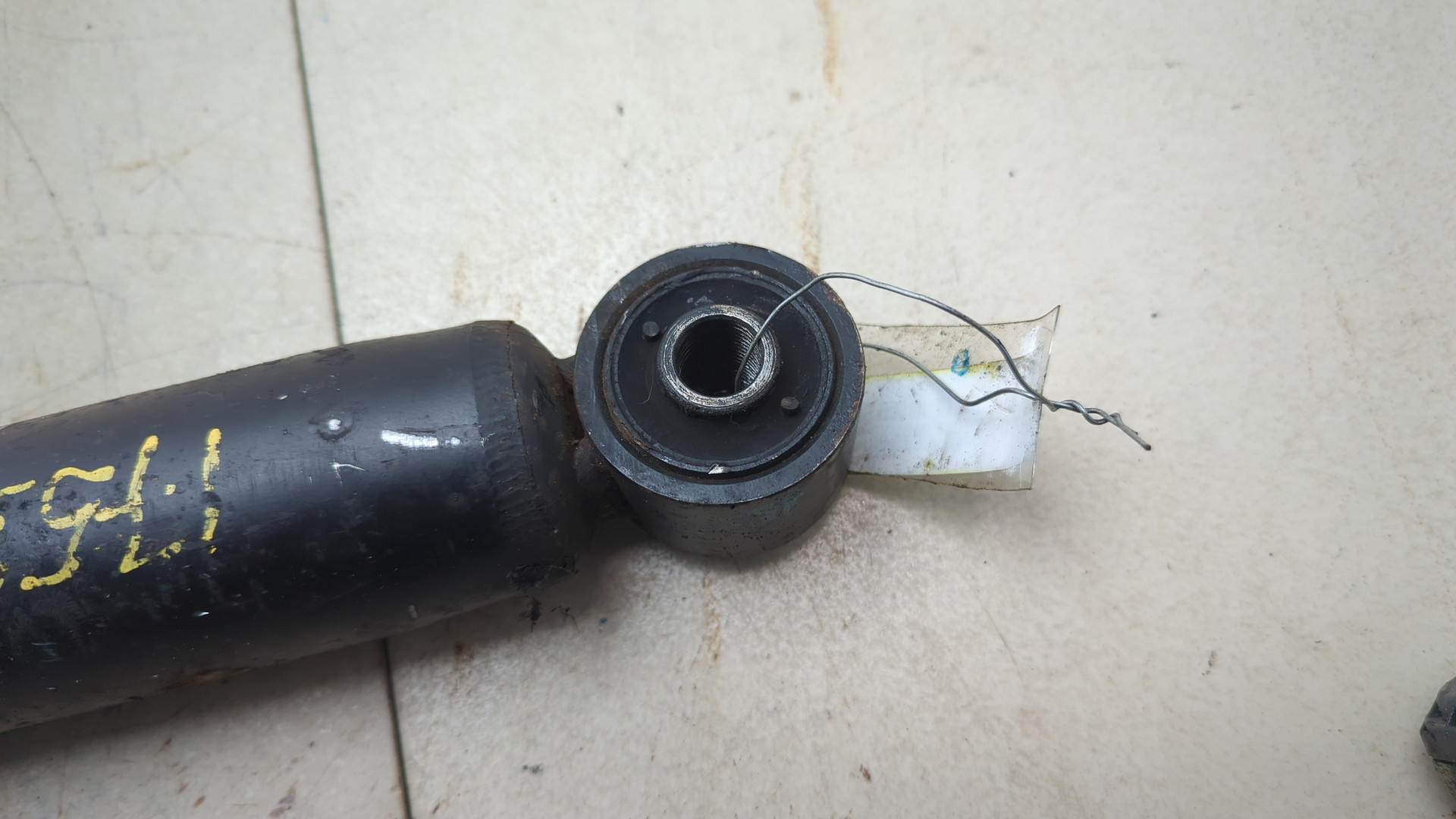 Амортизатор передний