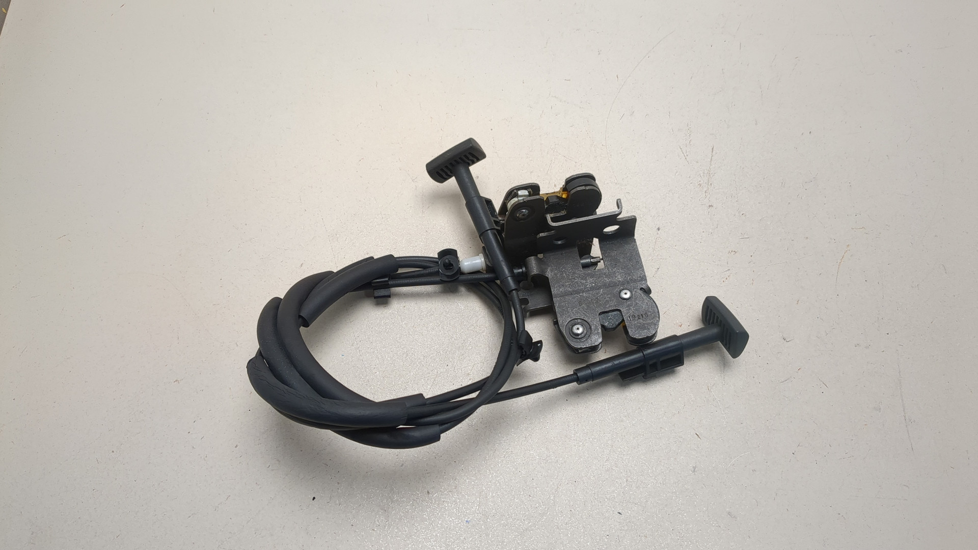 Замок спинки сиденья