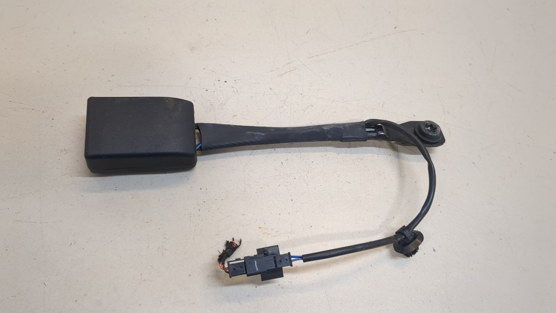 Ответная часть ремня безопасности