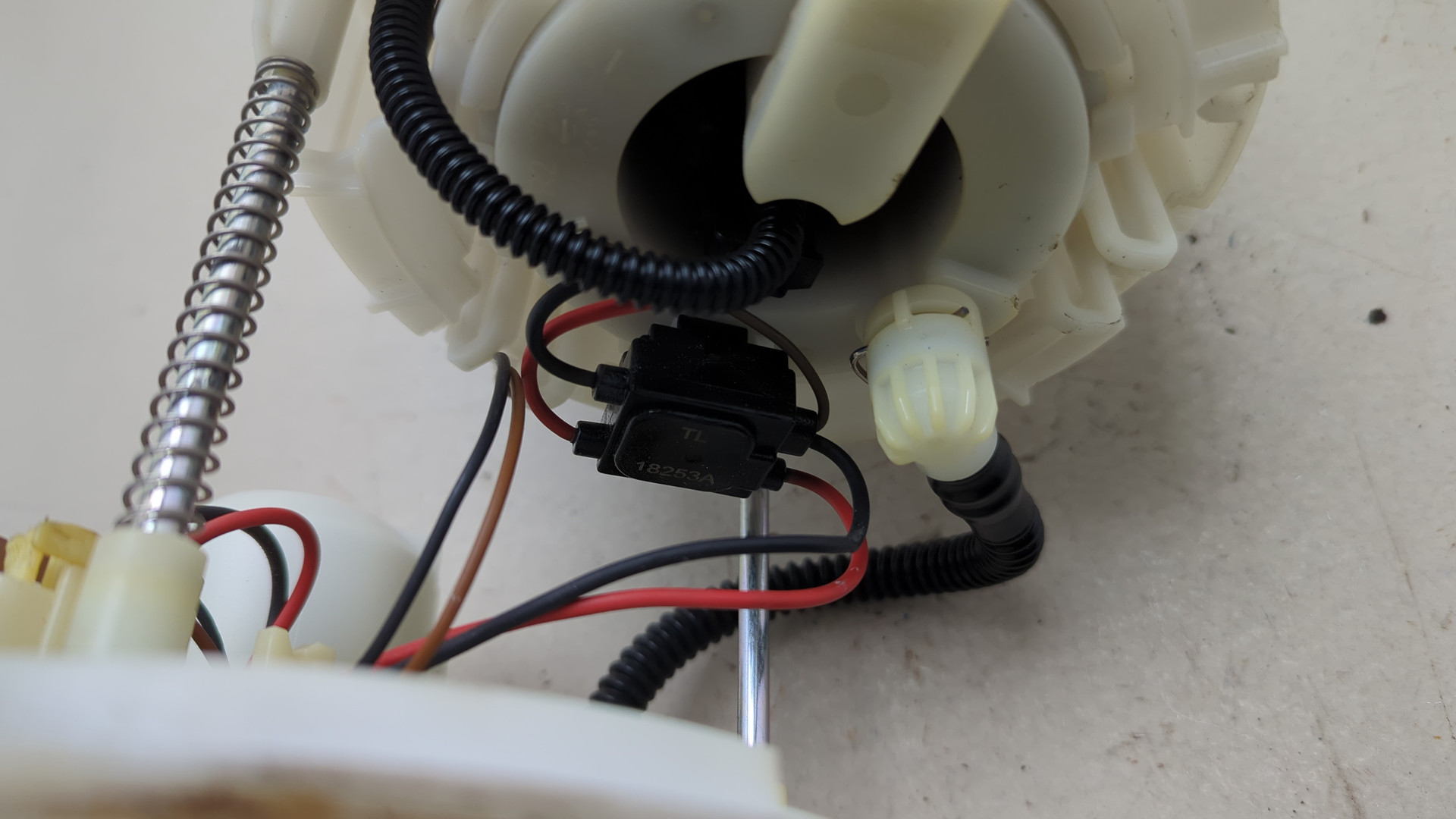 Насос топливный электрический