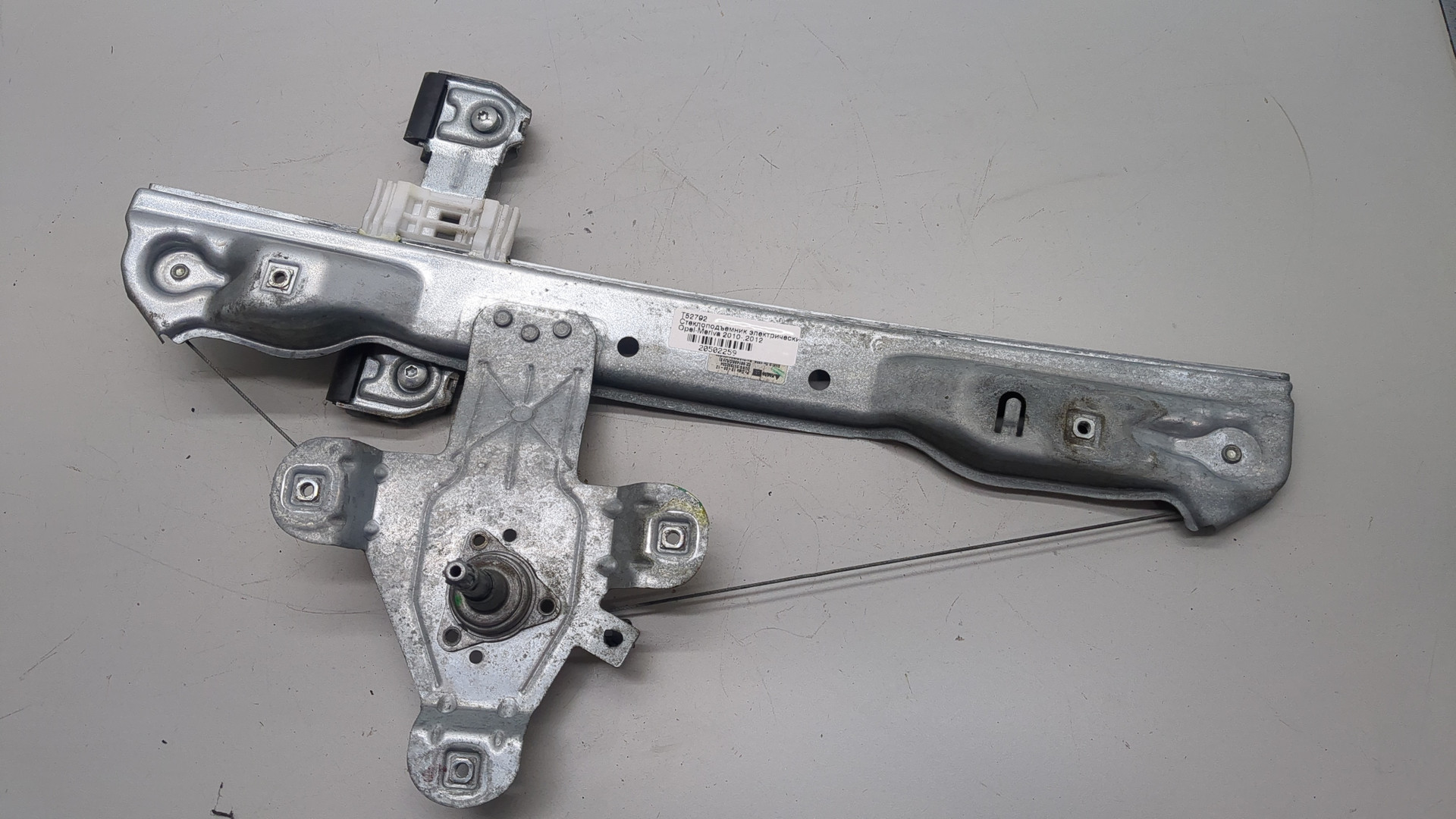 Стеклоподъемник механ. задний правый