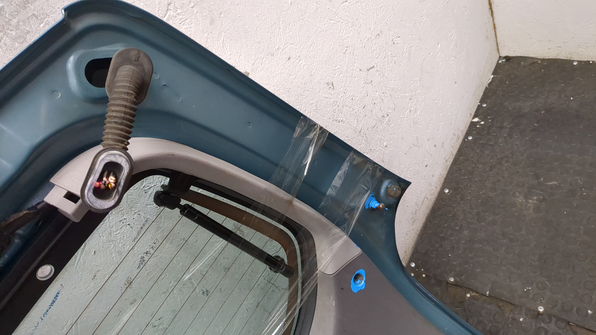 Дверь багажника