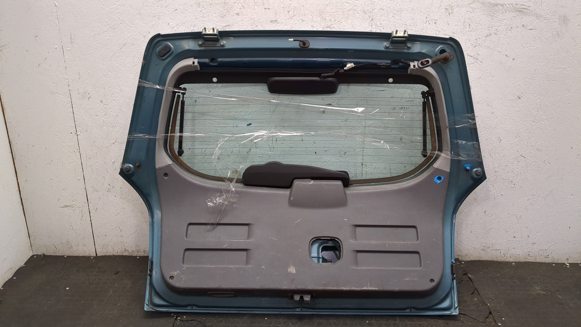 Дверь багажника