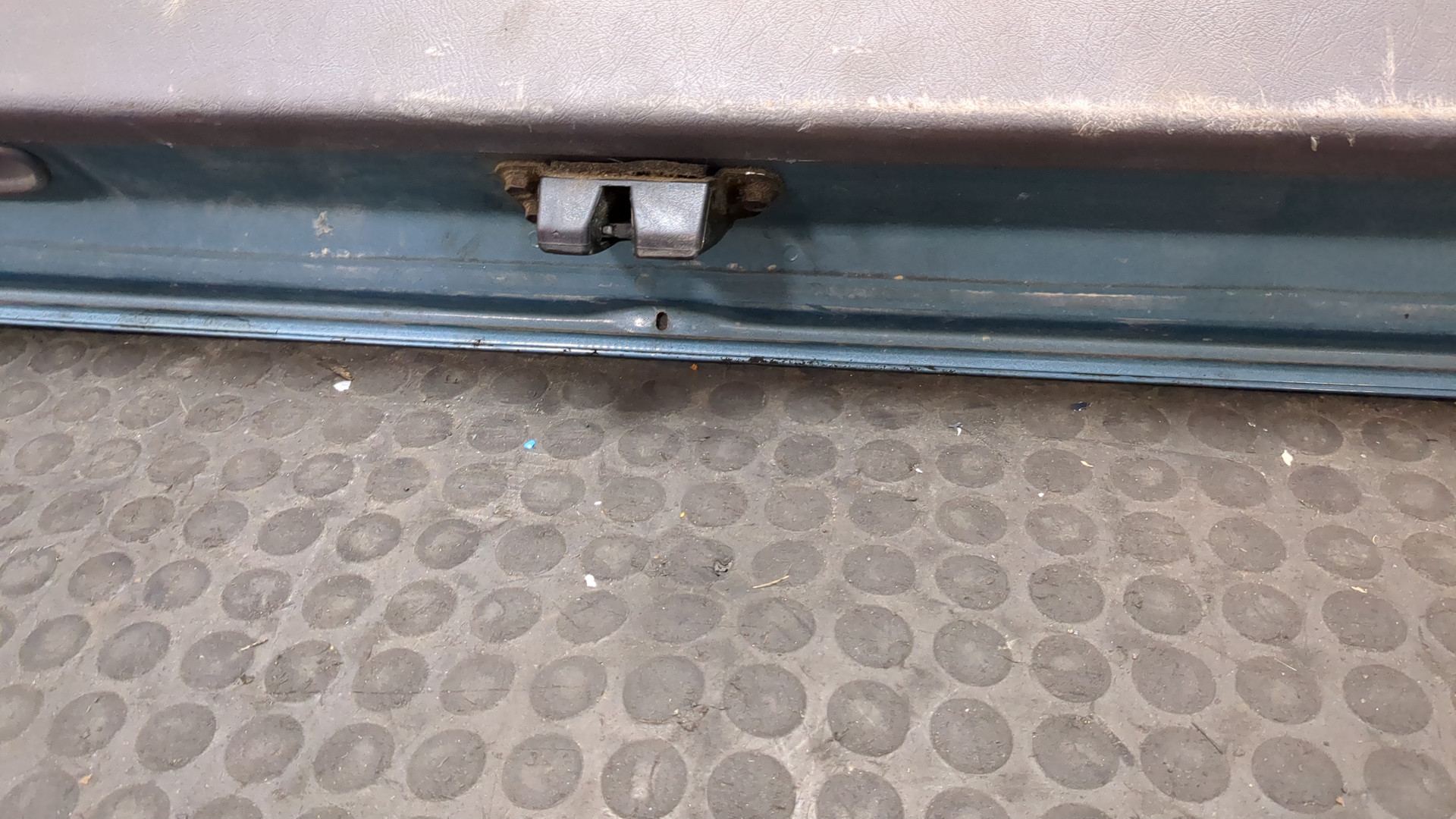 Дверь багажника