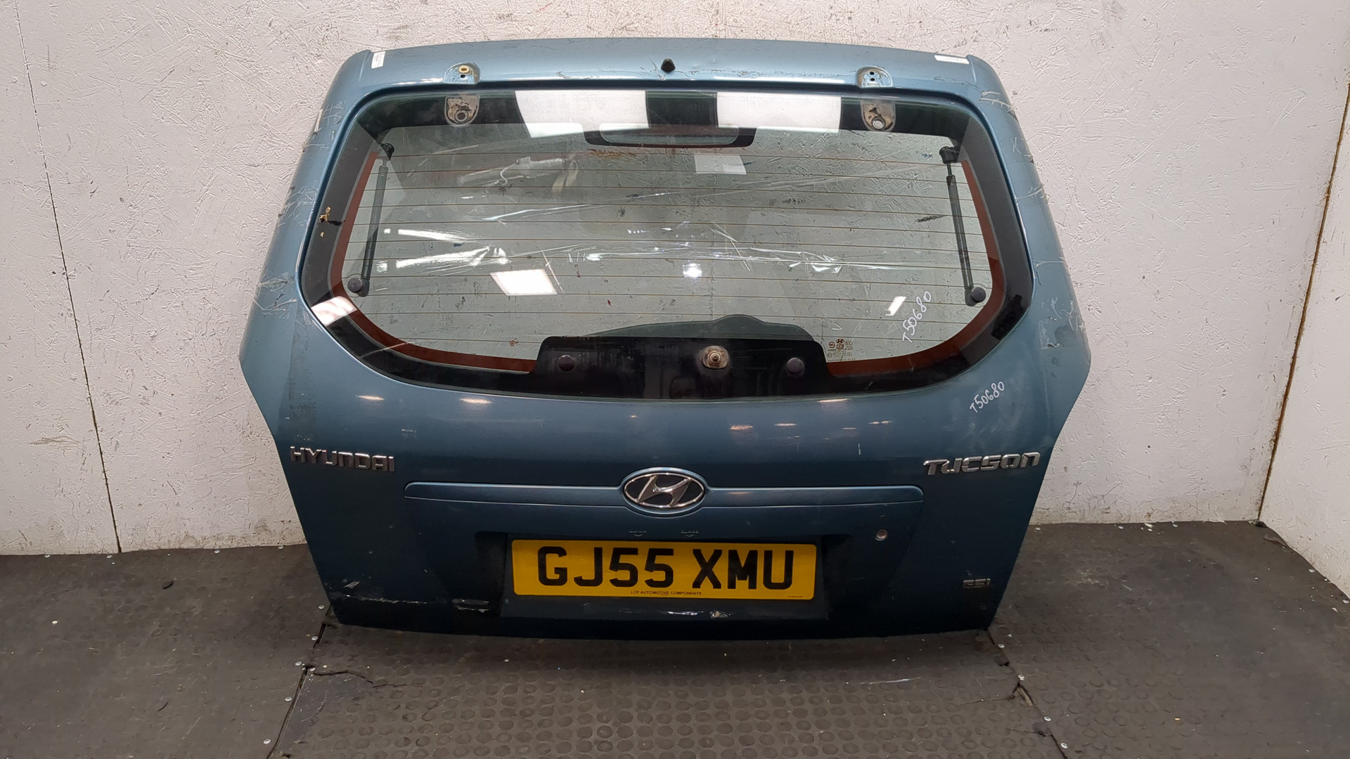 Дверь багажника