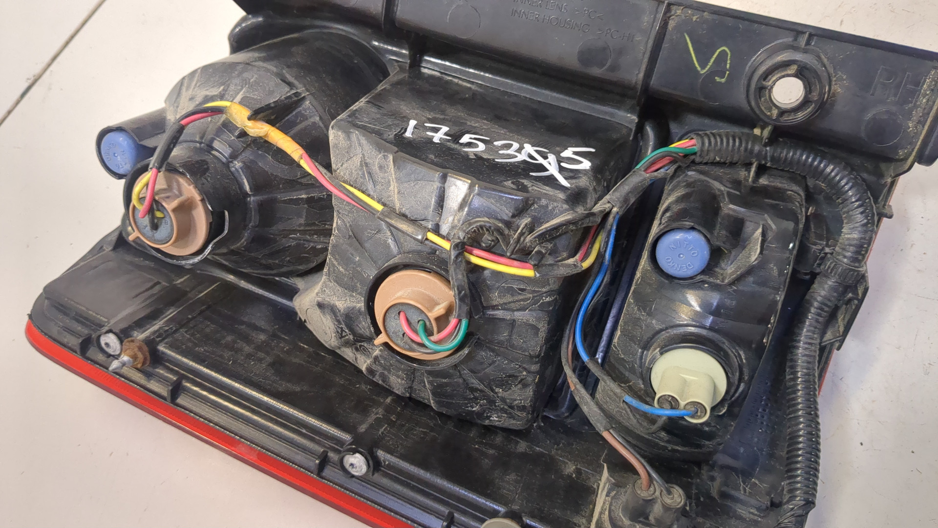 Фонарь задний правый