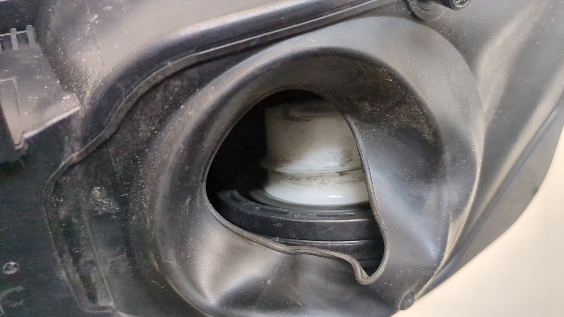 Лючок бензобака