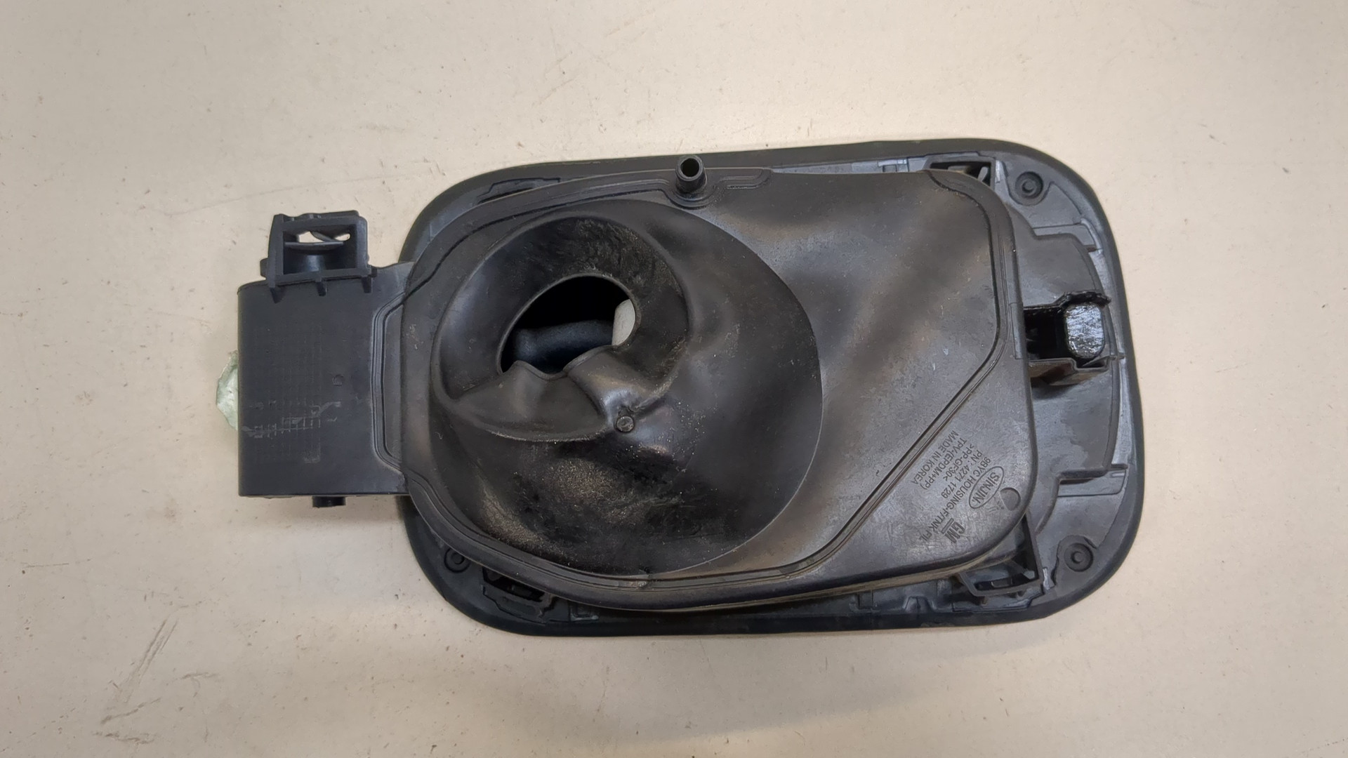 Лючок бензобака