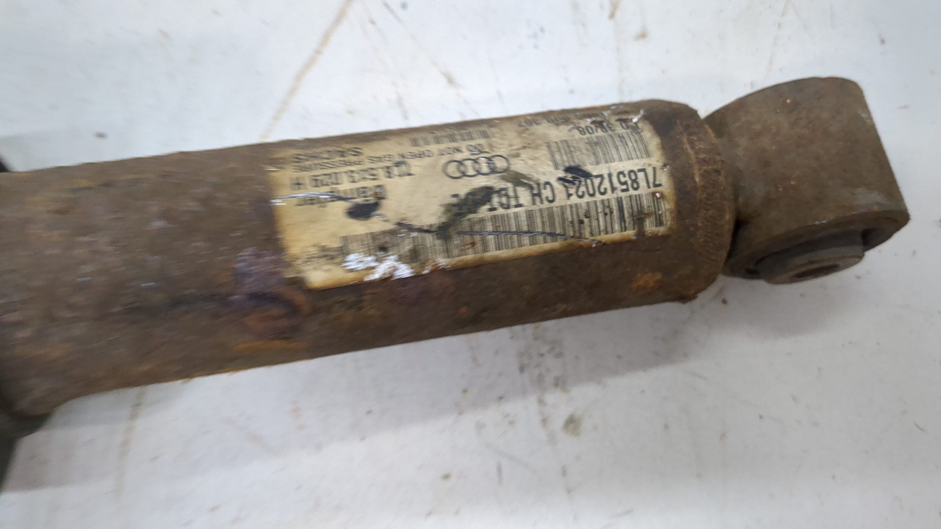 Амортизатор задний (стойка)