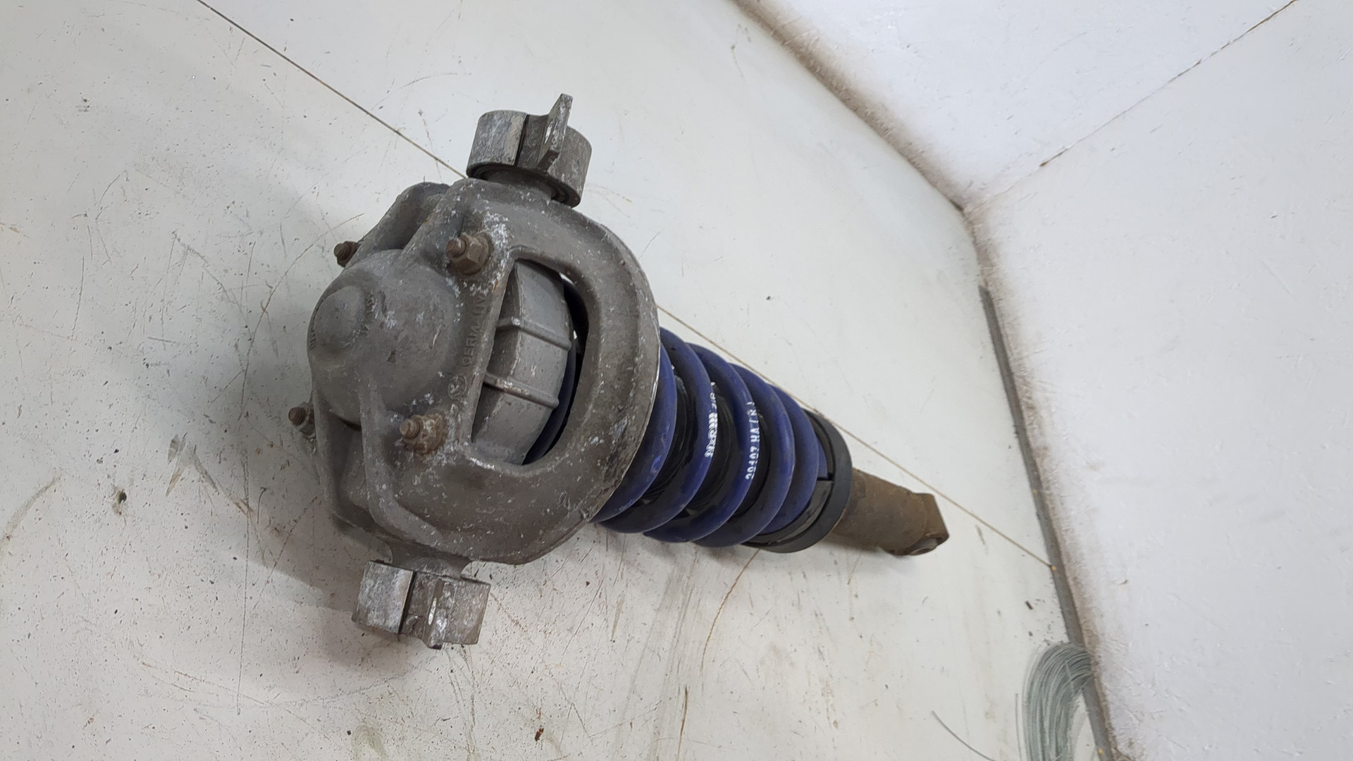 Амортизатор задний (стойка)