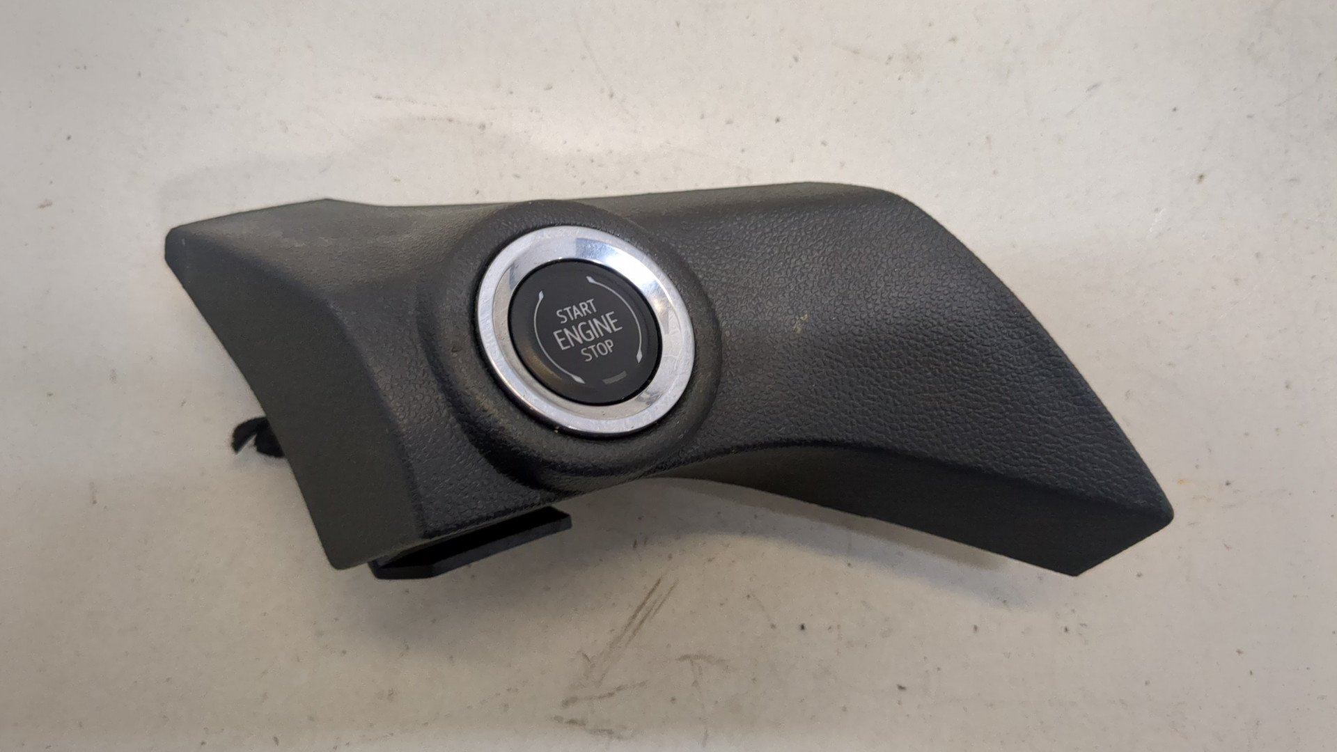 Кнопка запуска двигателя