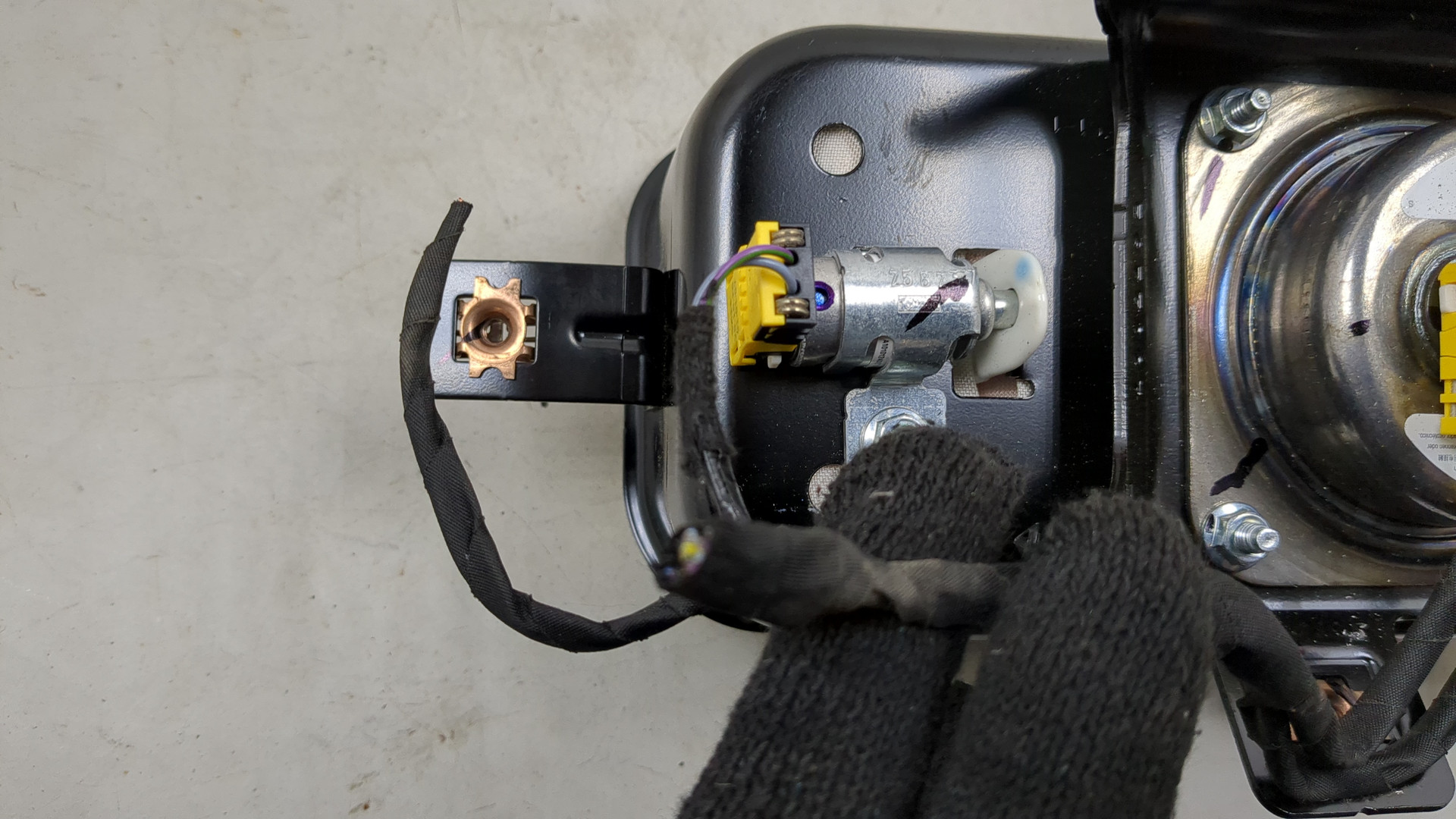 Подушка безопасности пассажирская (в торпедо)