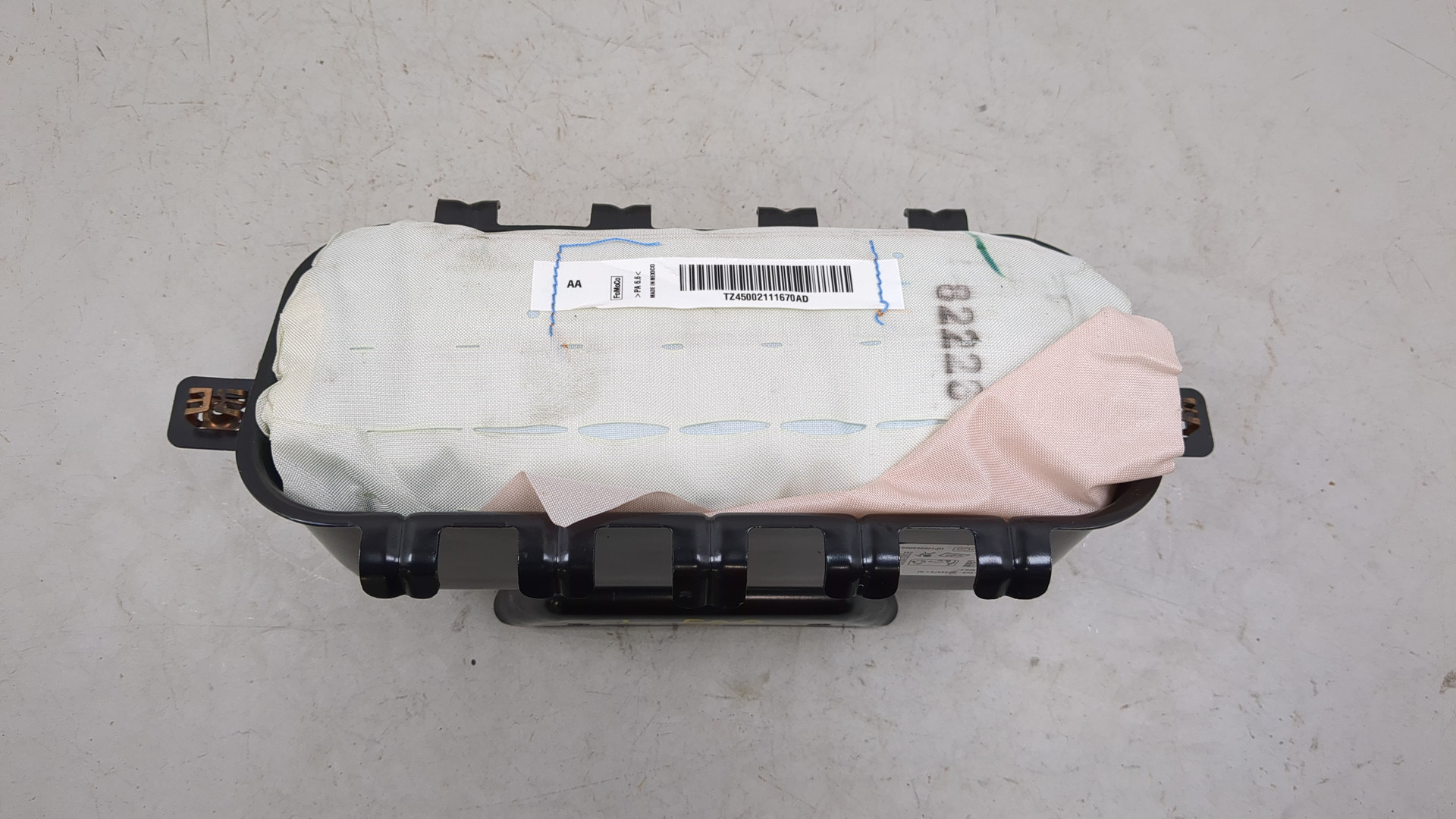 Подушка безопасности пассажирская (в торпедо)