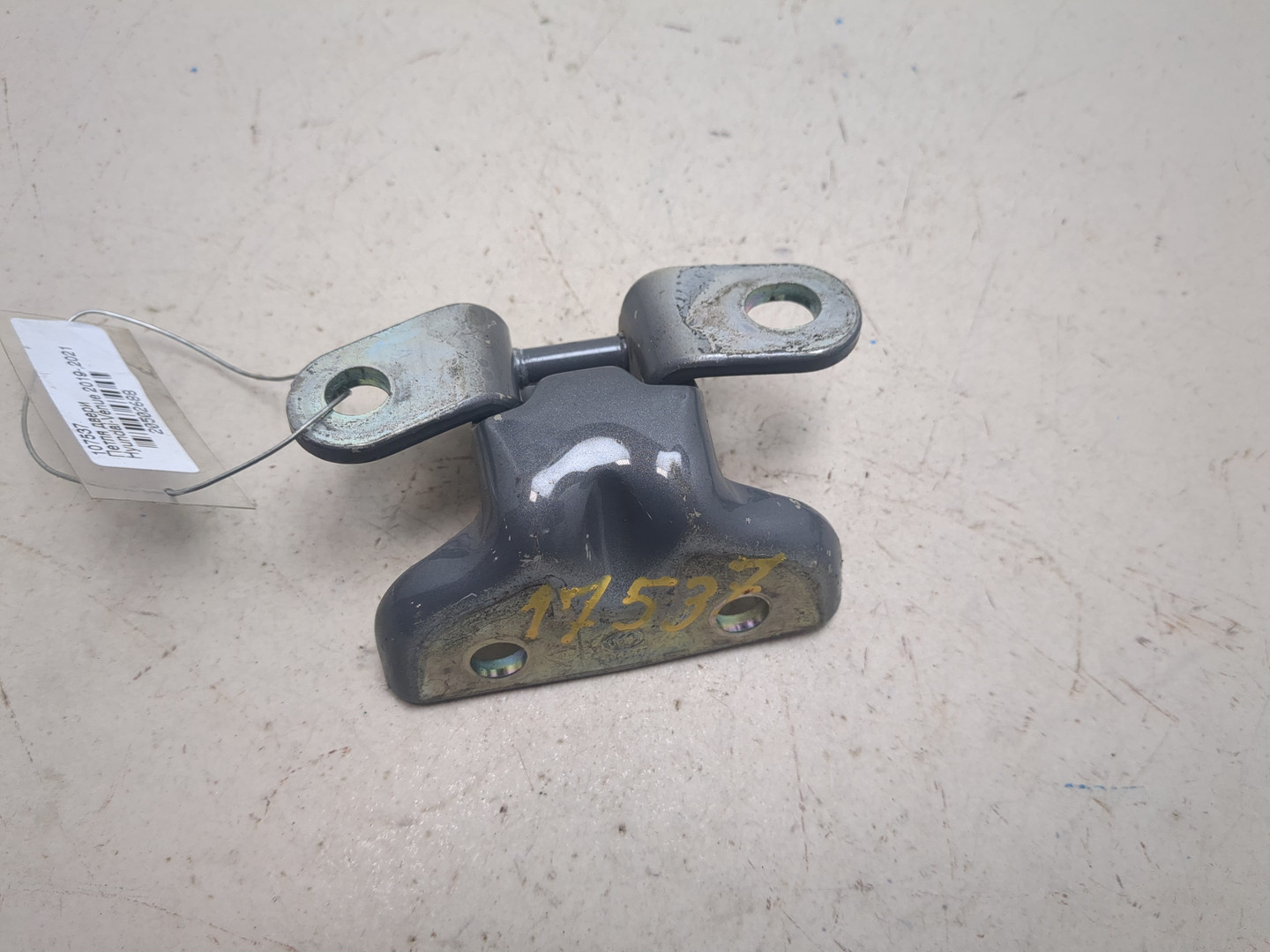 Петля двери