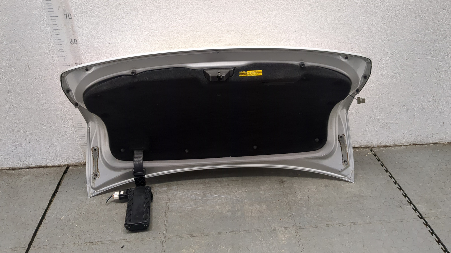 Дверь багажника