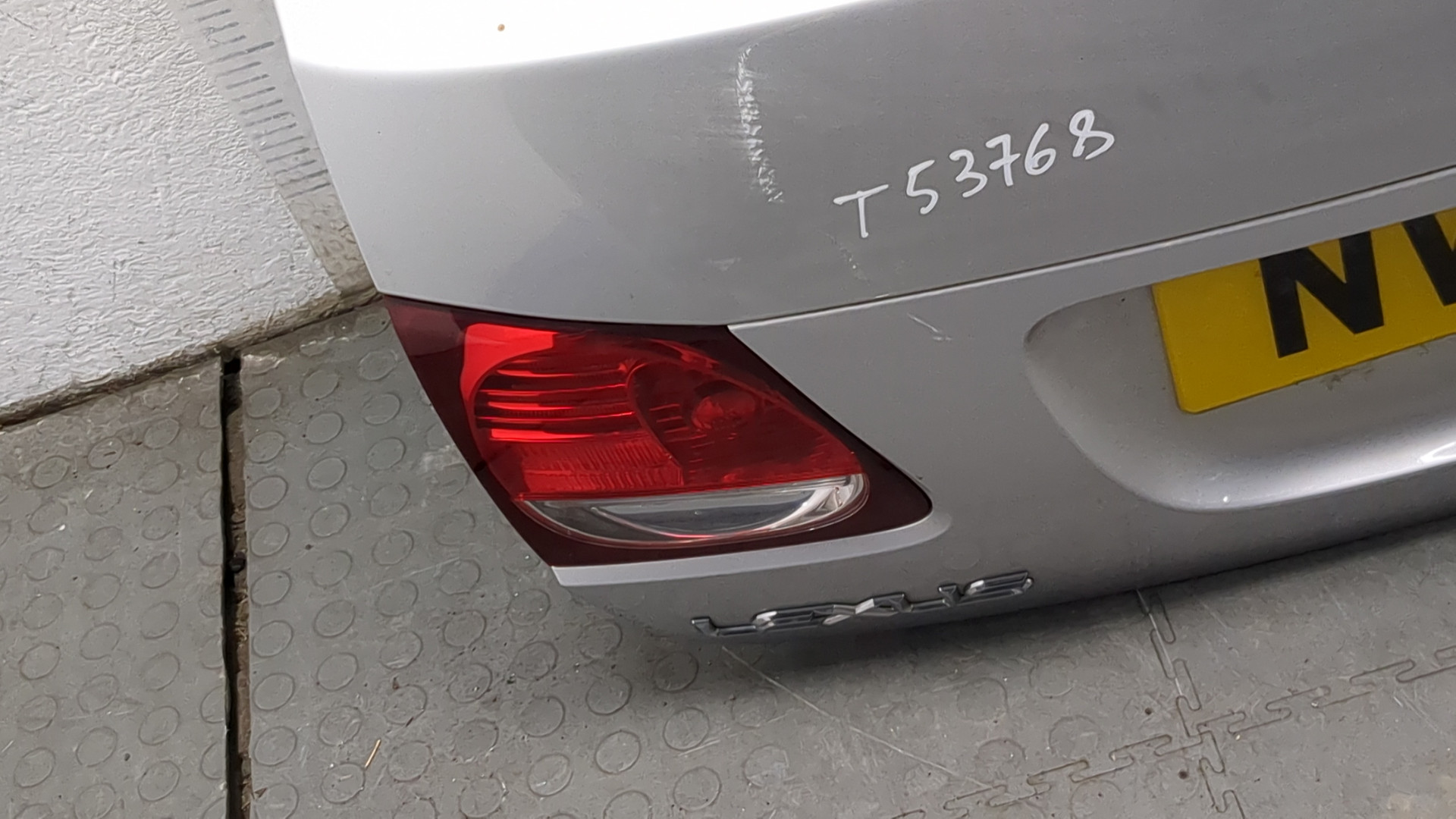 Дверь багажника