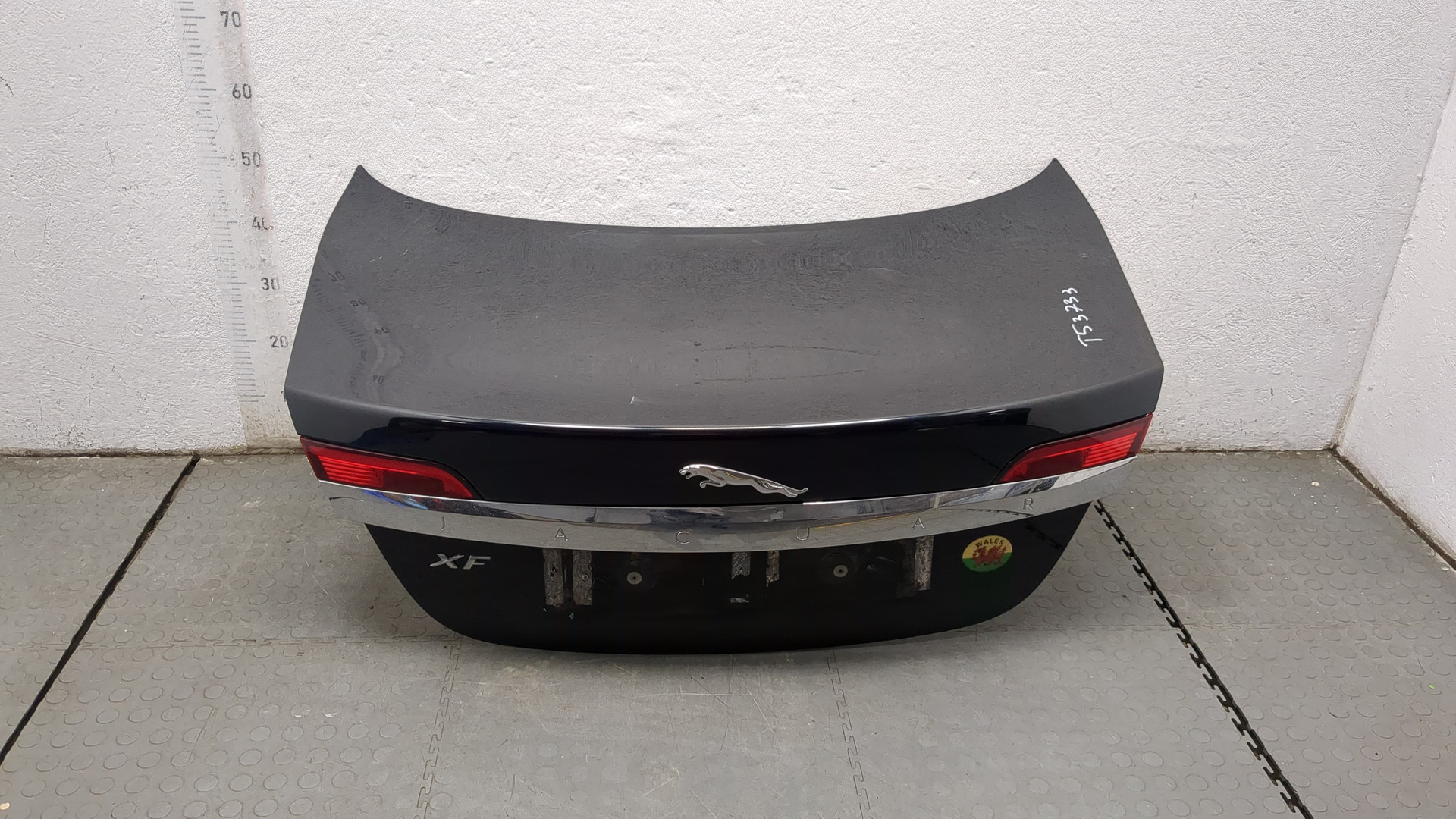 Дверь багажника