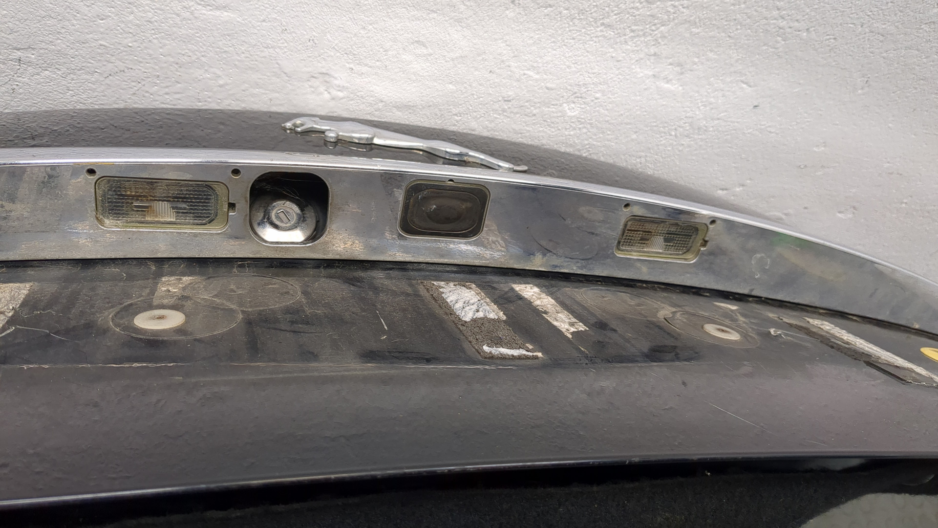 Дверь багажника