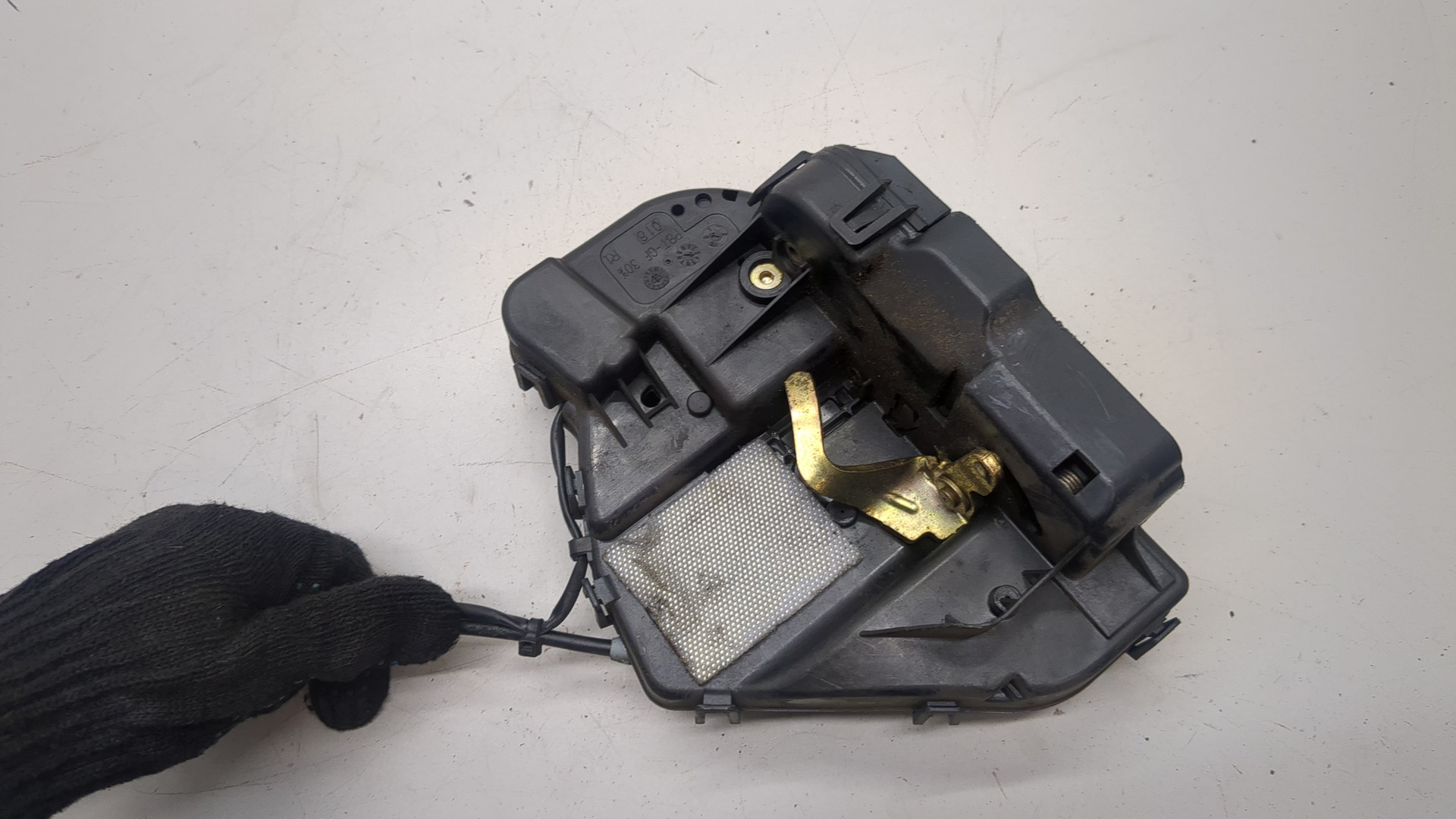 Замок двери задней правой