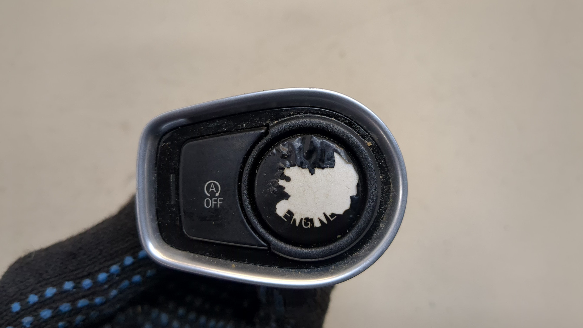 Кнопка запуска двигателя