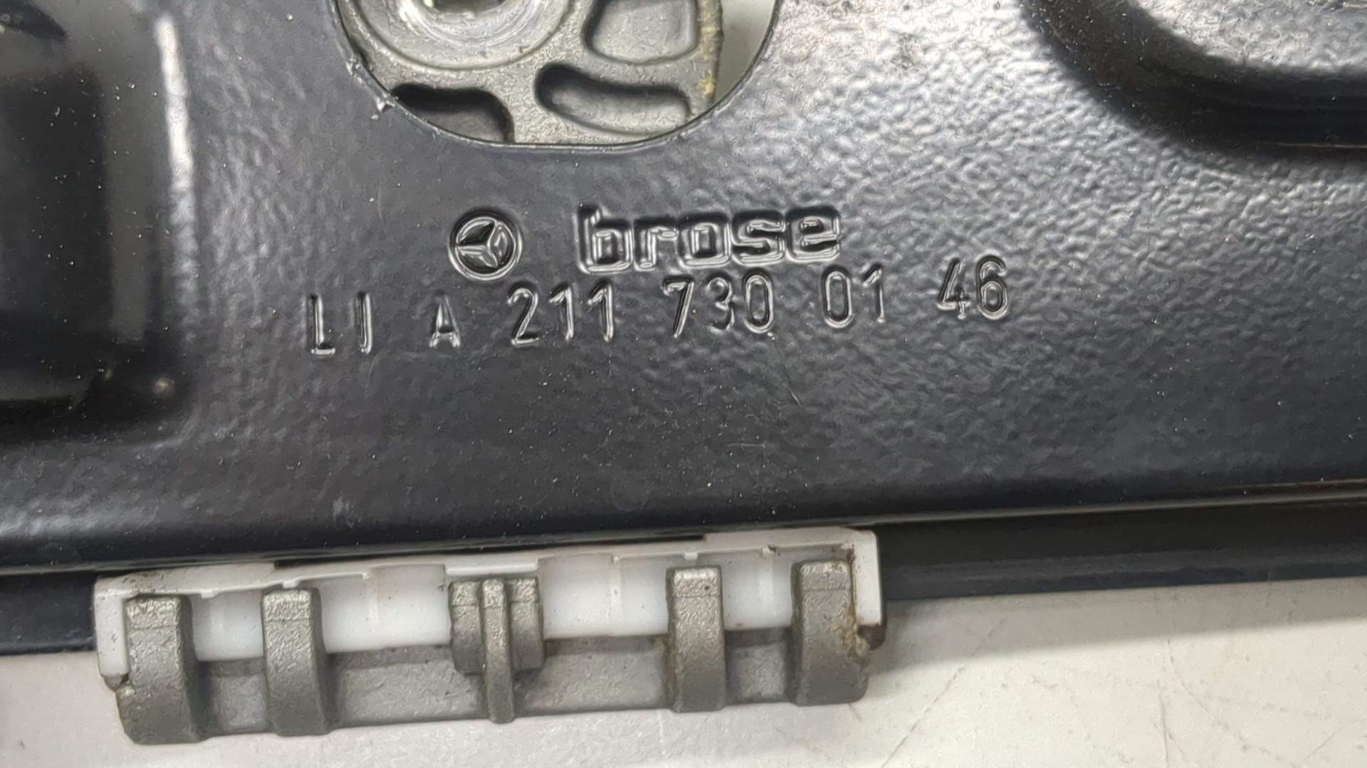 Стеклоподъемник электр. задний левый